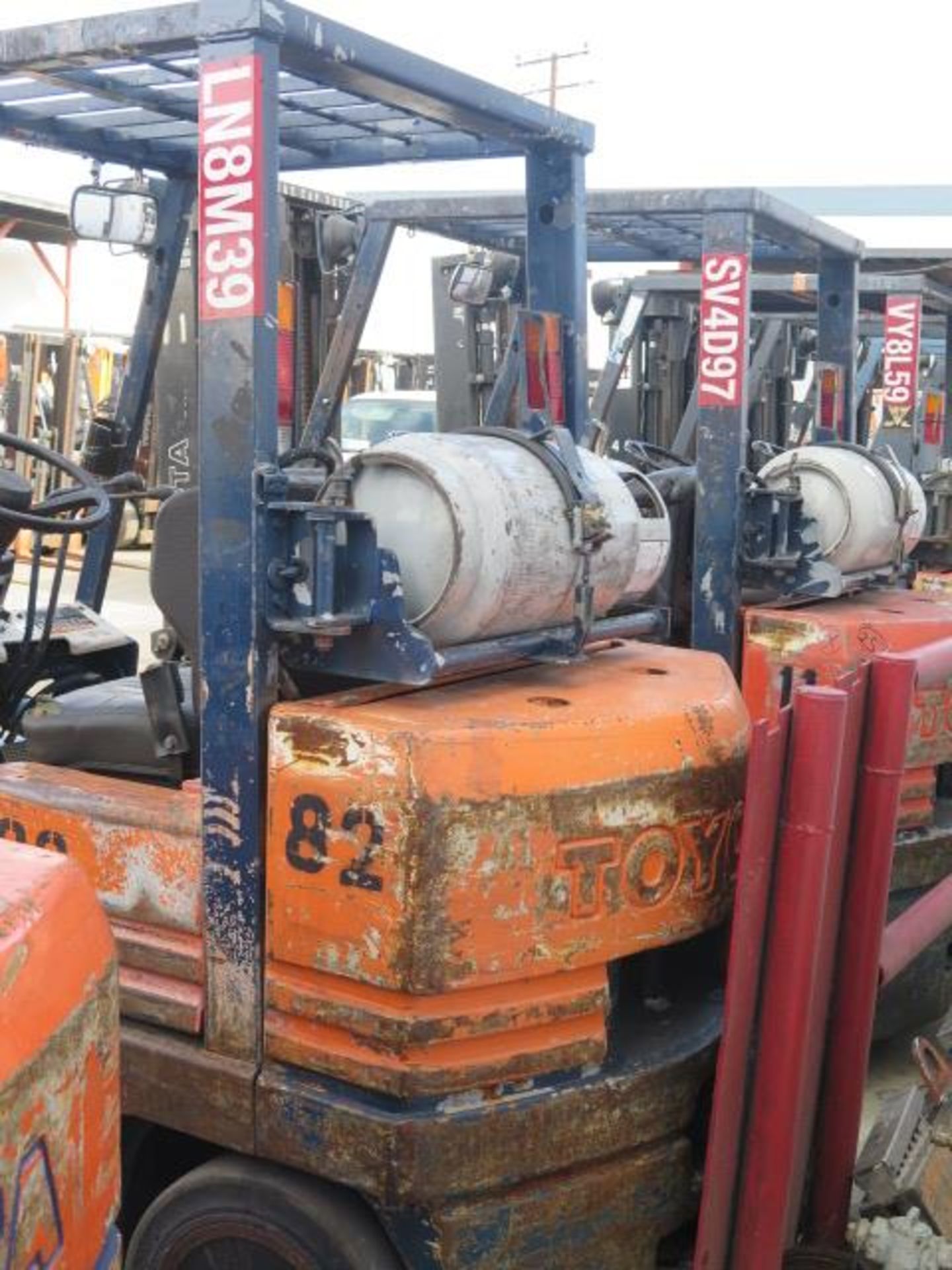 Toyota 5FGC25 5000 Lb Cap LPG Forklift s/n 84733 w/ 3-Stage Mast, 197" Lift Height, Cushion Tires, - Image 3 of 11
