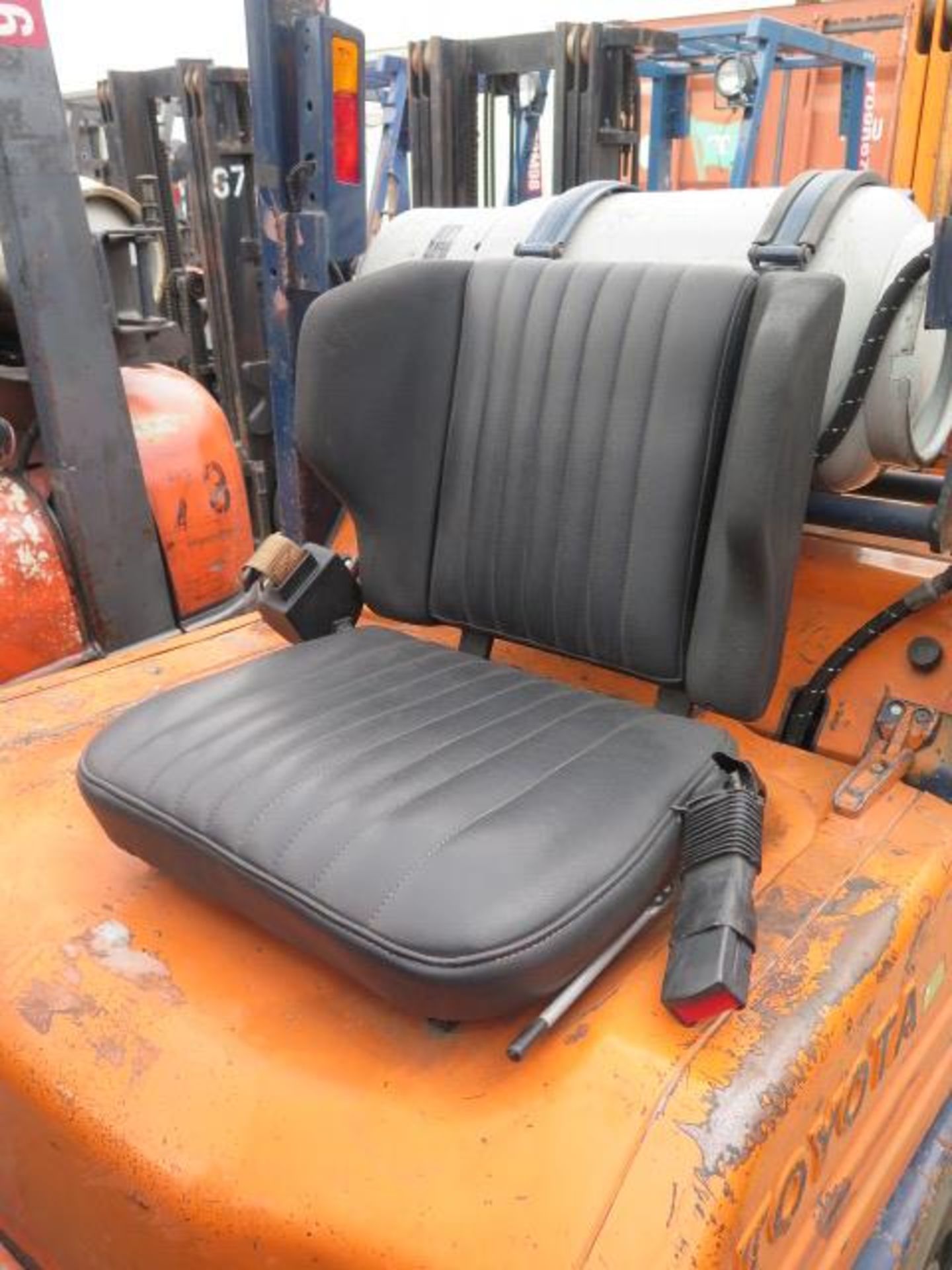 Toyota 5FGC25 5000 Lb Cap LPG Forklift s/n 78150 w/ 3-Stage Mast, 185" Lift Height, Cushion Tires - Image 6 of 11