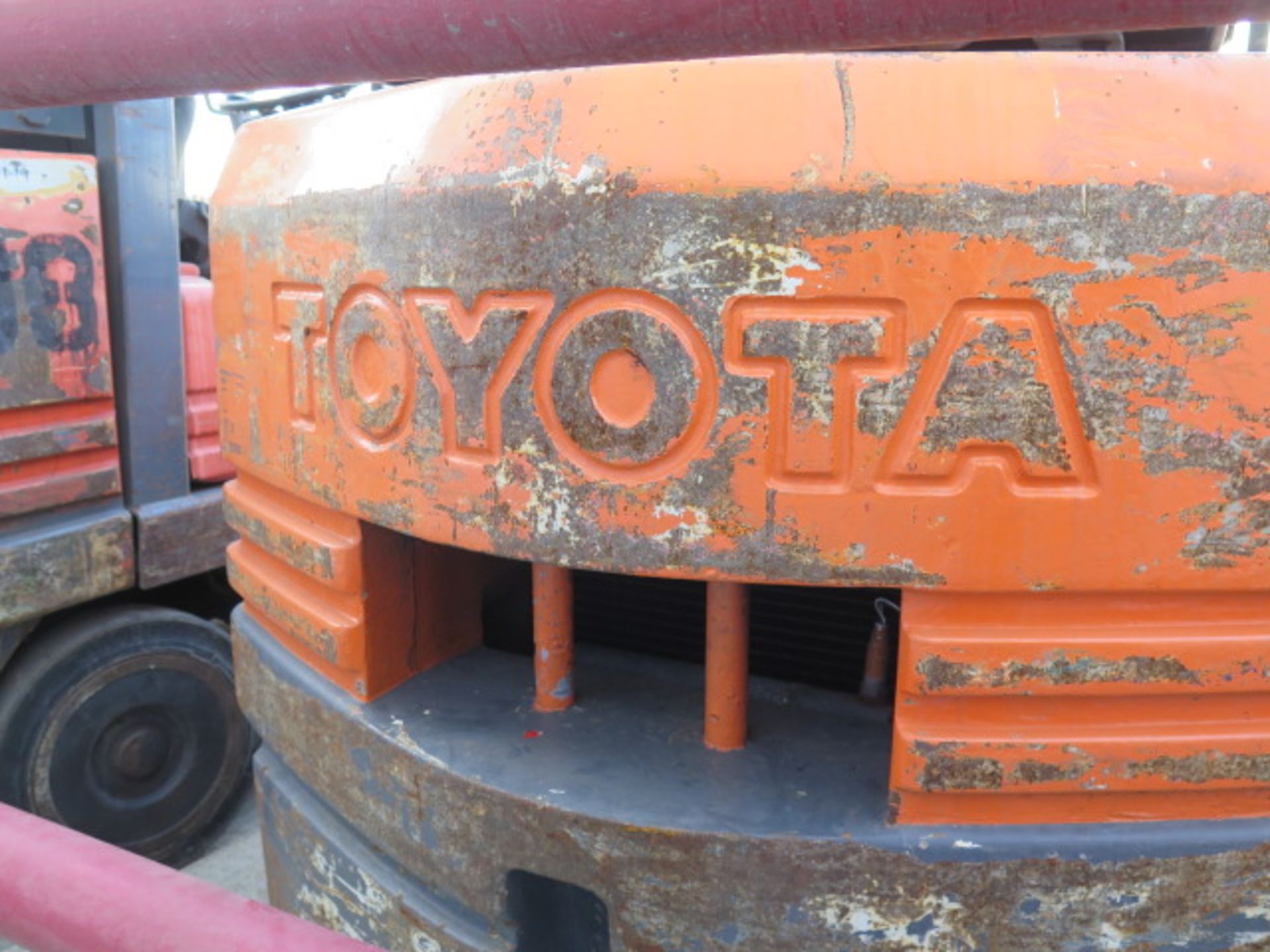 Toyota 5FGC25 5000 Lb Cap LPG Forklift s/n 5FGCU25-84457 w/ 3-Stage Mast, 185" Lift Height, - Image 4 of 11