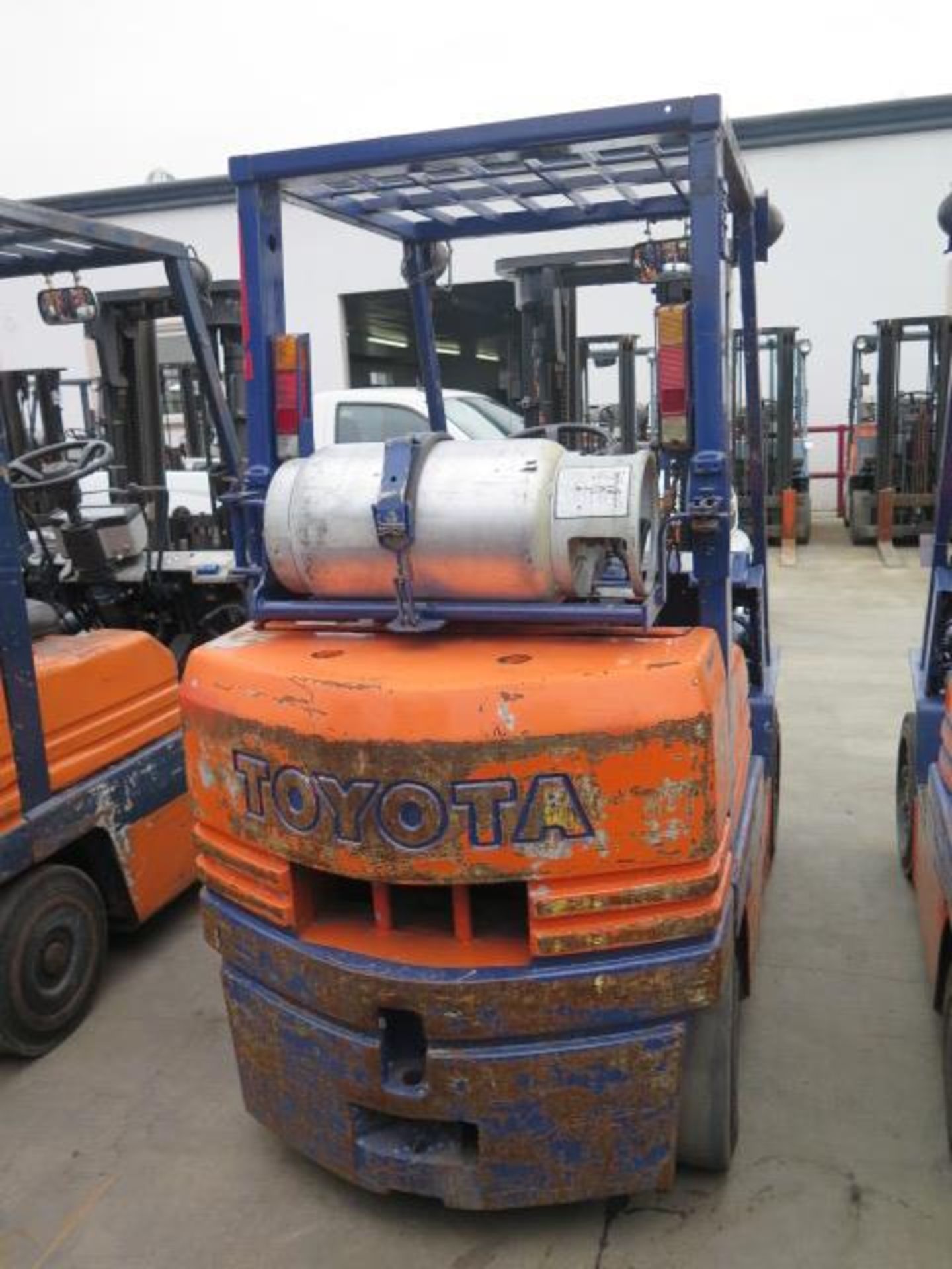 Toyota 5FGC25 5000 Lb Cap LPG Forklift s/n 84425 w/ 3-Stage Mast, 169" Lift Height, Cushion Tires, - Image 3 of 11