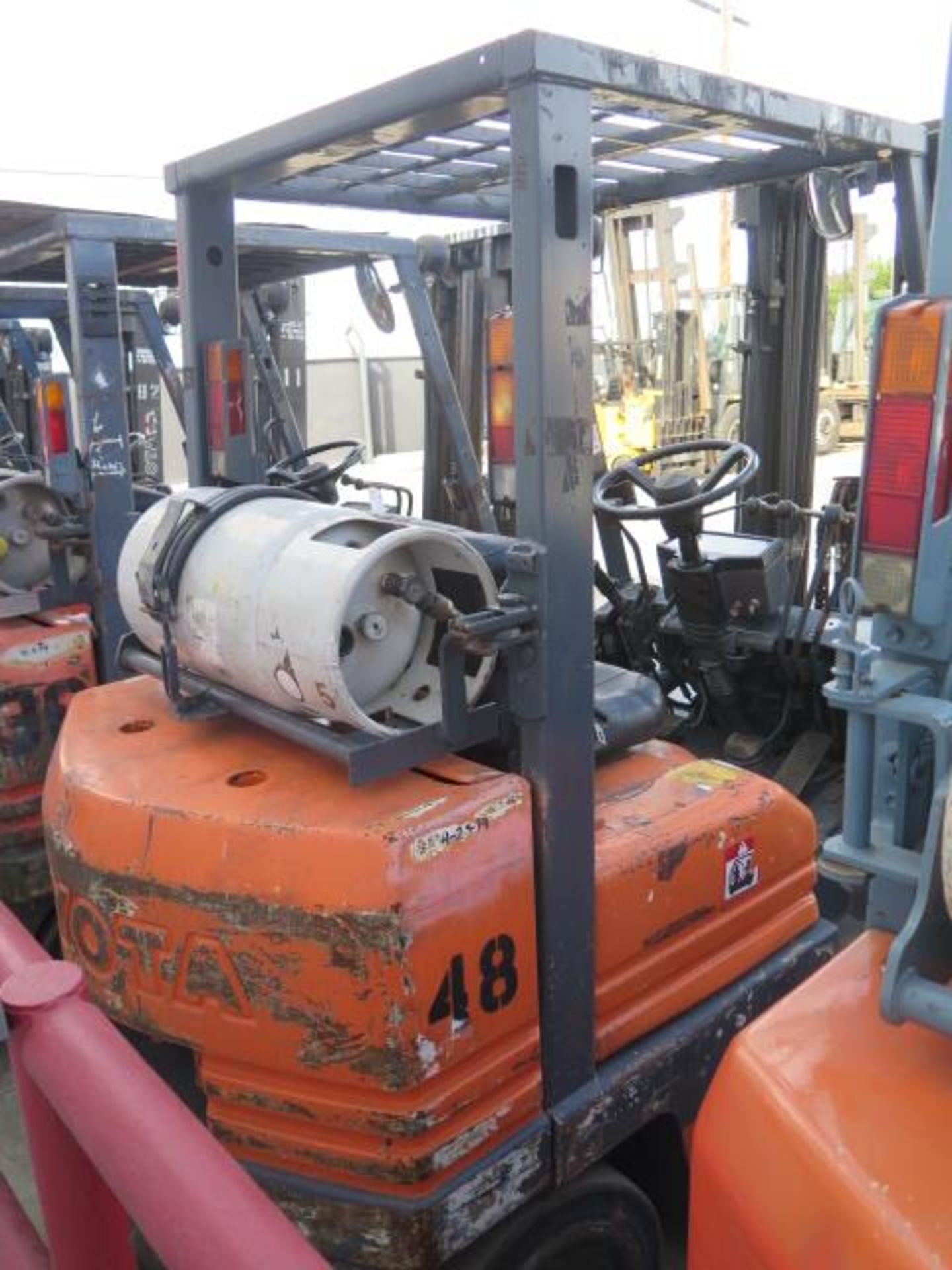 Toyota 5FGC25 5000 Lb Cap LPG Forklift s/n 5FGCU25-84457 w/ 3-Stage Mast, 185" Lift Height, - Image 3 of 11