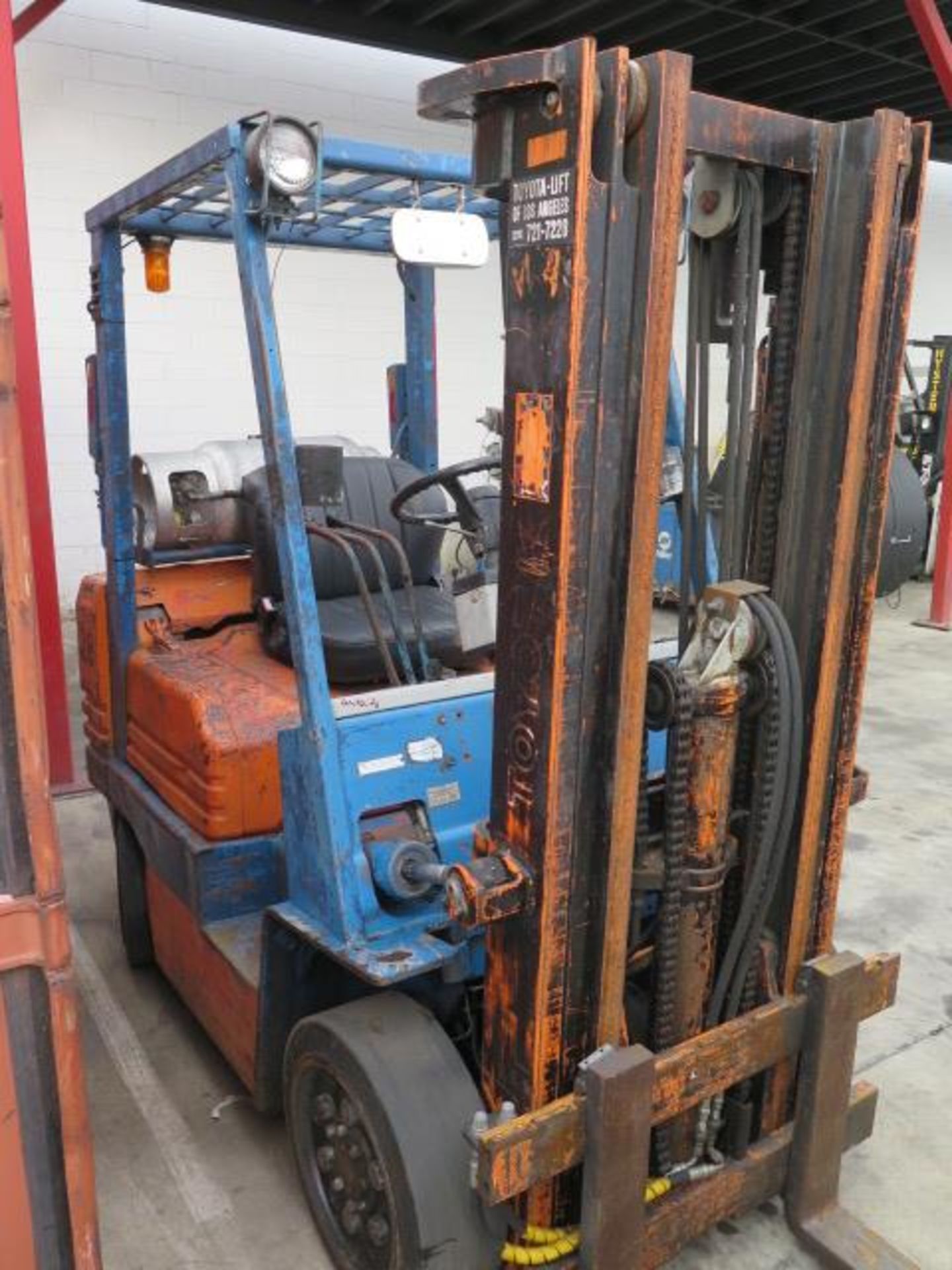 Toyota 5FGC25 5000 Lb Cap LPG Forklift s/n 80467 w/ 3-Stage Mast, 169" Lift Height, Cushion Tires, - Image 2 of 11