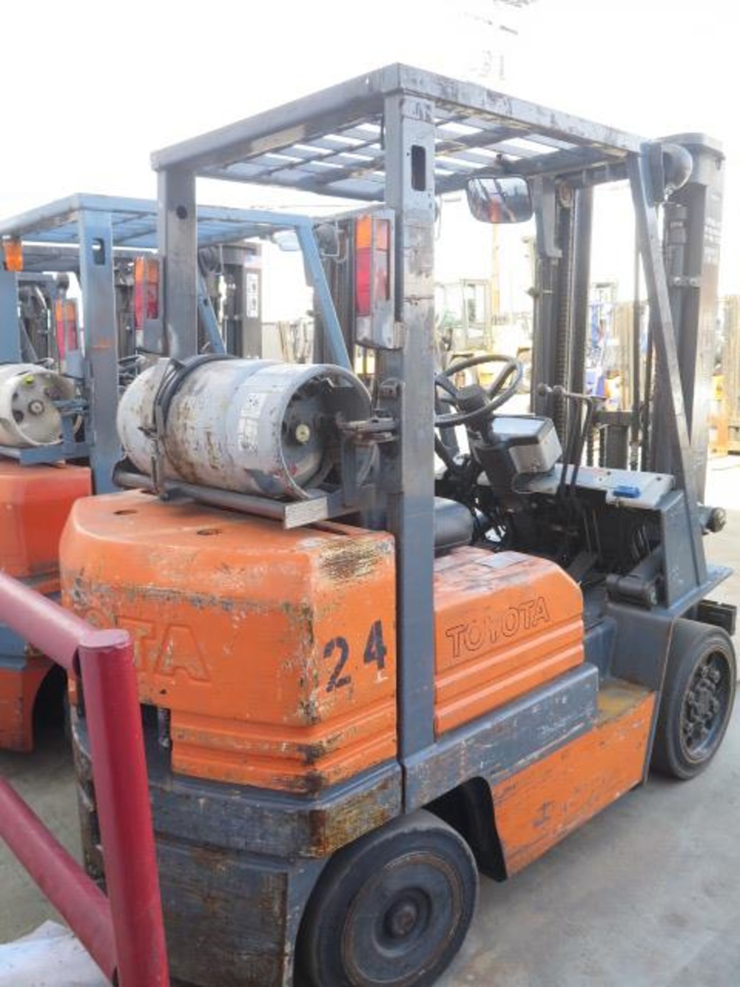 Touota 5FGC25 5000 Lb Cap LPG Forklift s/n 84155 w/ 3-Stage Mast, 185" Lift Height, Cushion Tires, - Image 3 of 11