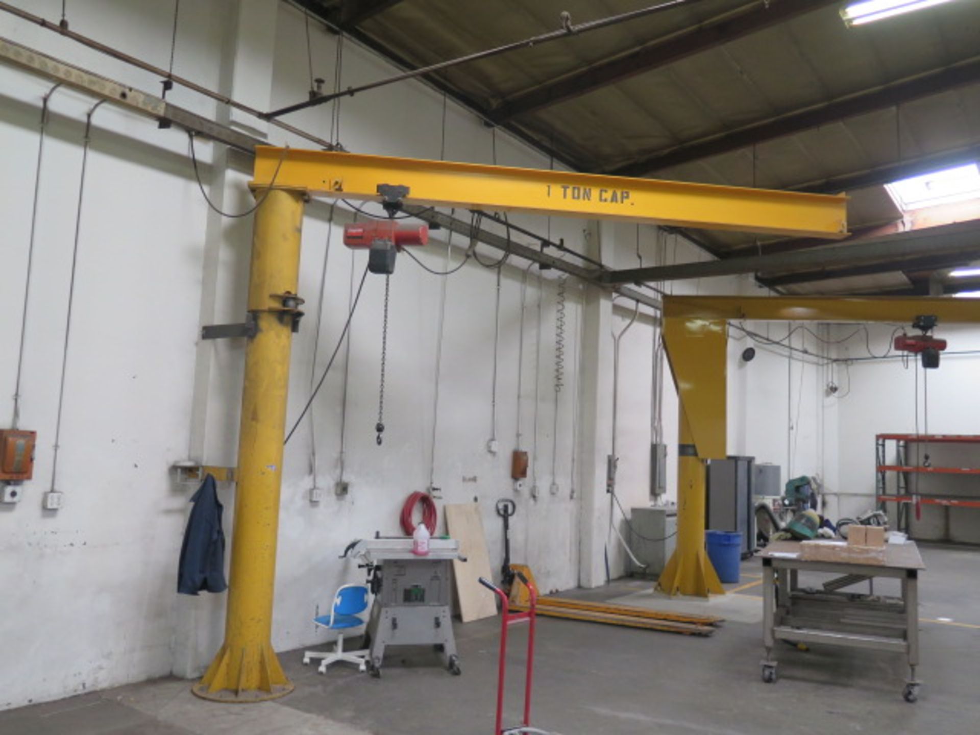 1-Ton Floor Mounted Jib Hoist w/ Dayton 1-Ton Electric Hoist