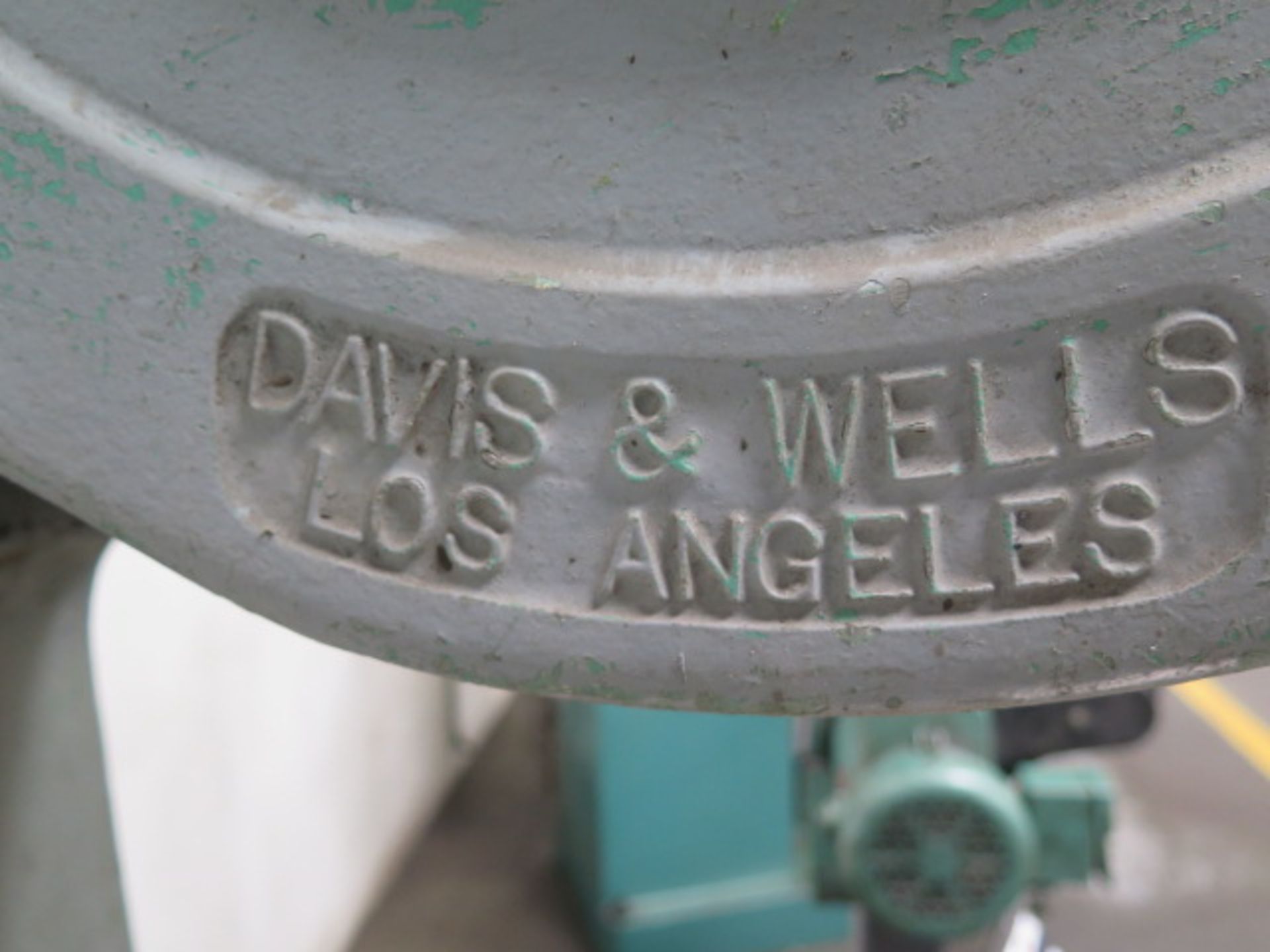 Davis & Wells 19 1/2" Vertical Band Saw w/ 26" x 26" Miter Table - Image 4 of 4