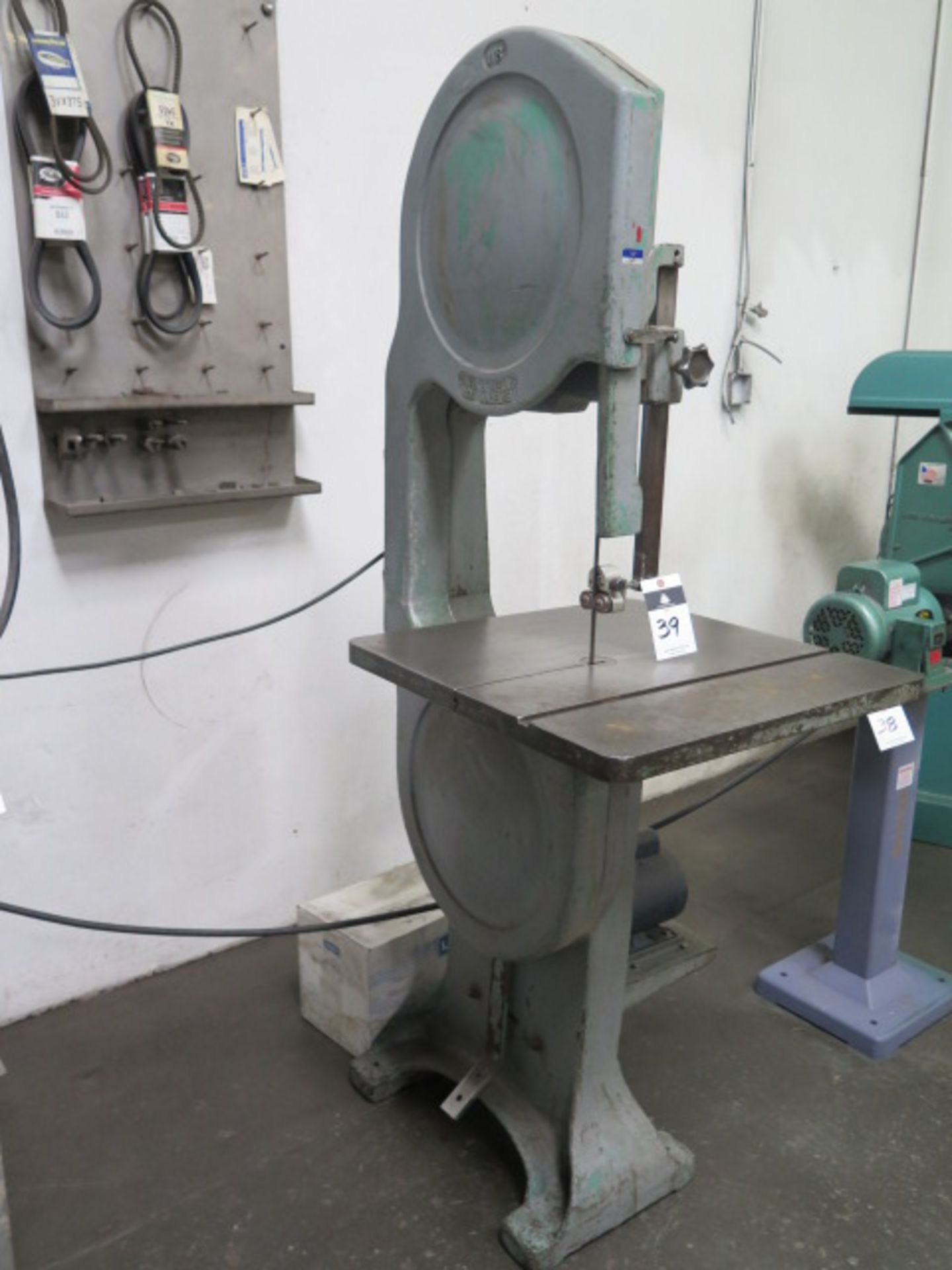 Davis & Wells 19 1/2" Vertical Band Saw w/ 26" x 26" Miter Table