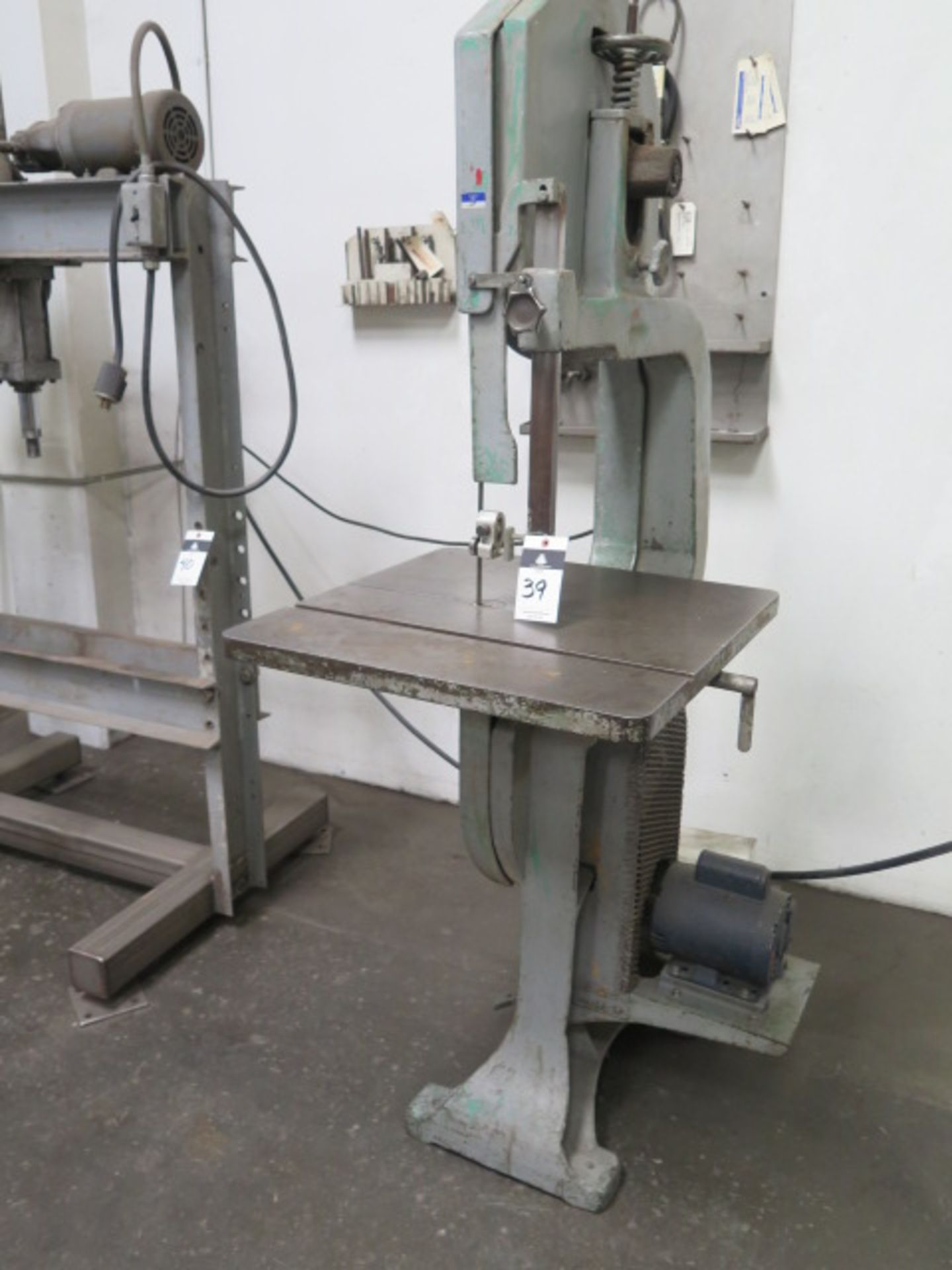 Davis & Wells 19 1/2" Vertical Band Saw w/ 26" x 26" Miter Table - Image 2 of 4