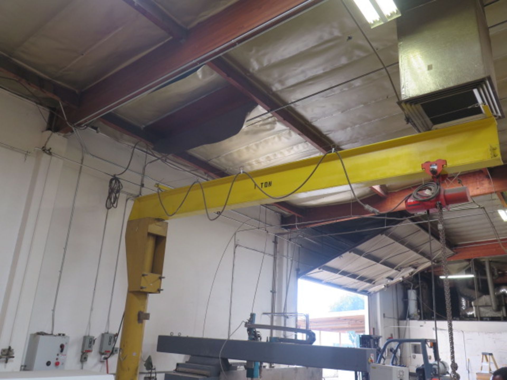 1-Ton Floor Mounted Jib Hoist w/ Dayton 1-Ton Electric Hoist