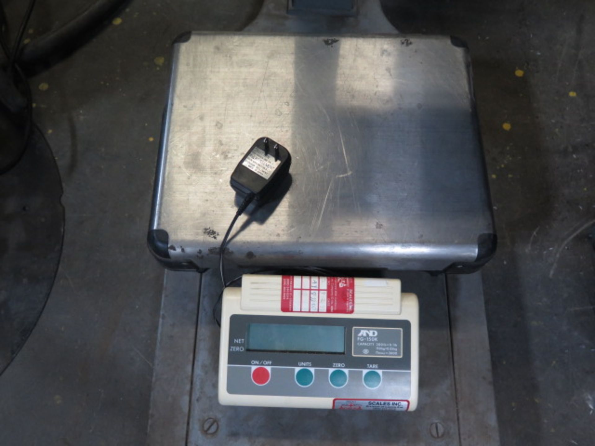 AND Digital Counting Scale and Shipping Scale - Image 4 of 4