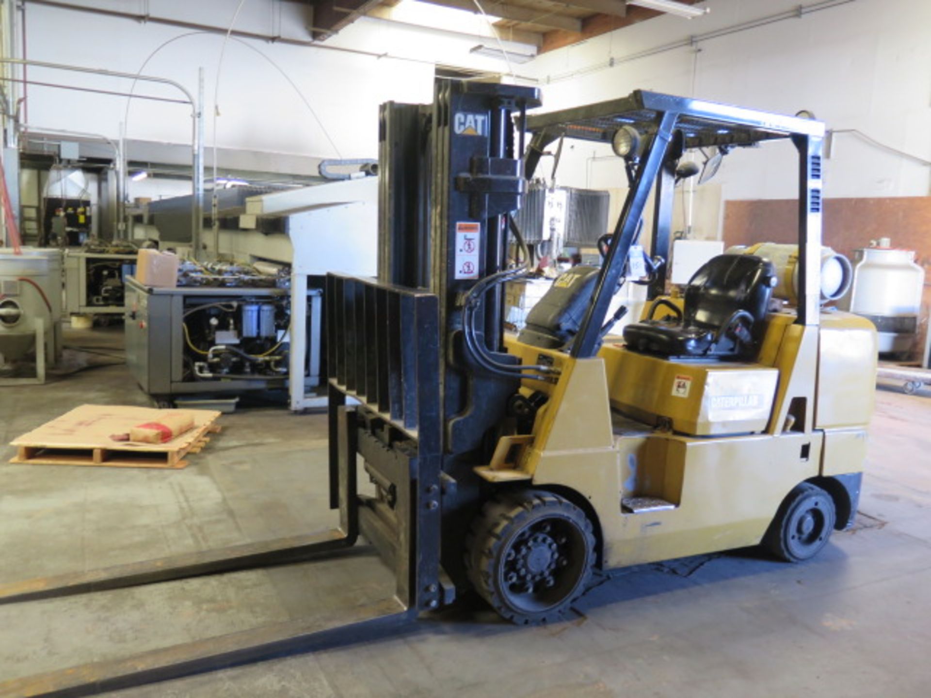 Caterpillar GC40K 8000 Lb Cap LPG Forklift s/n AT87A00021 w/ 3-Stage Mast, 174” Lift Height, Side