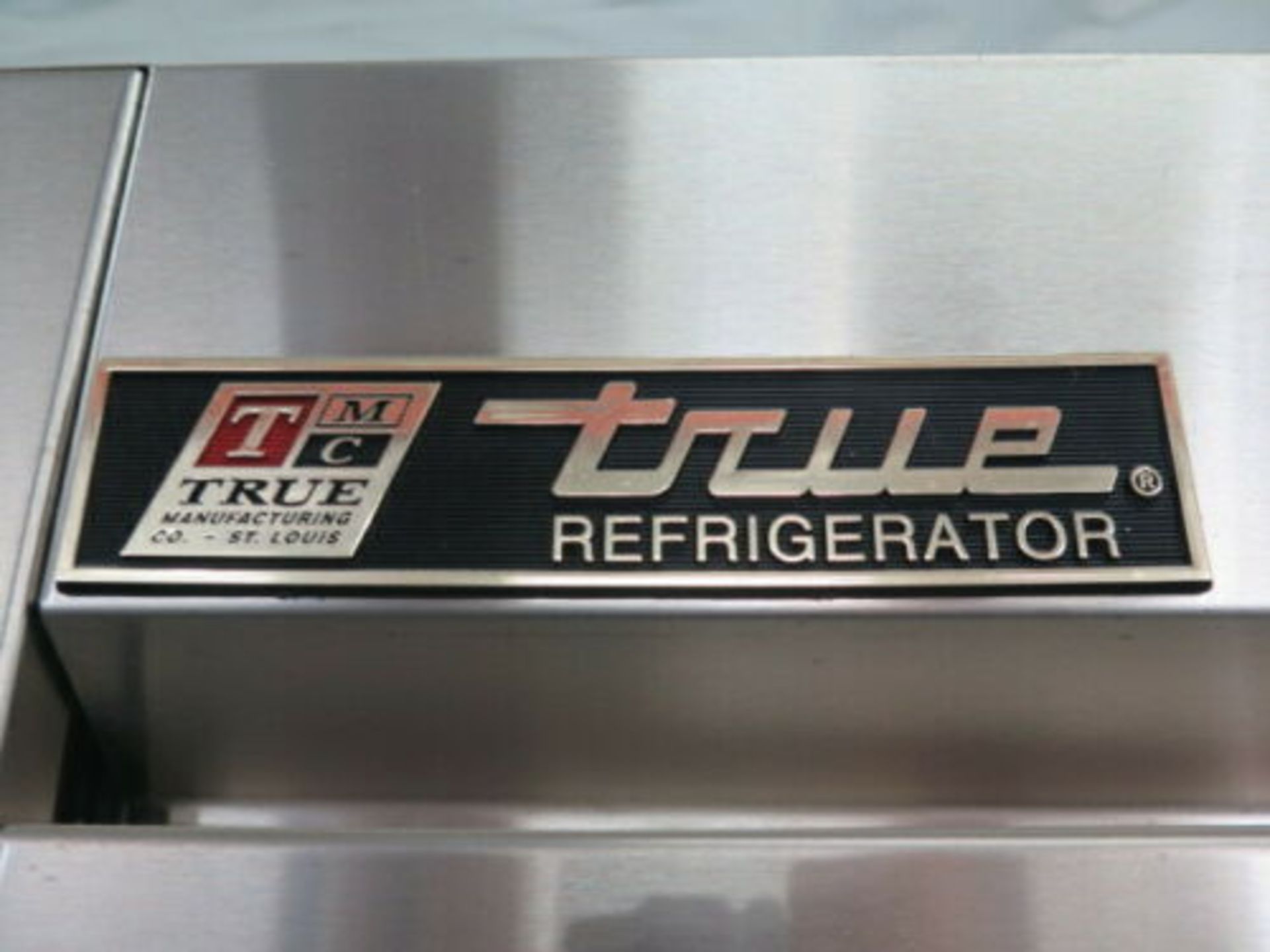 True Mfg. mdl. T-72G-6 6-Door Stainless Steel and Glass Industrial Refrigerator s/n 1-4583449 - Image 4 of 9