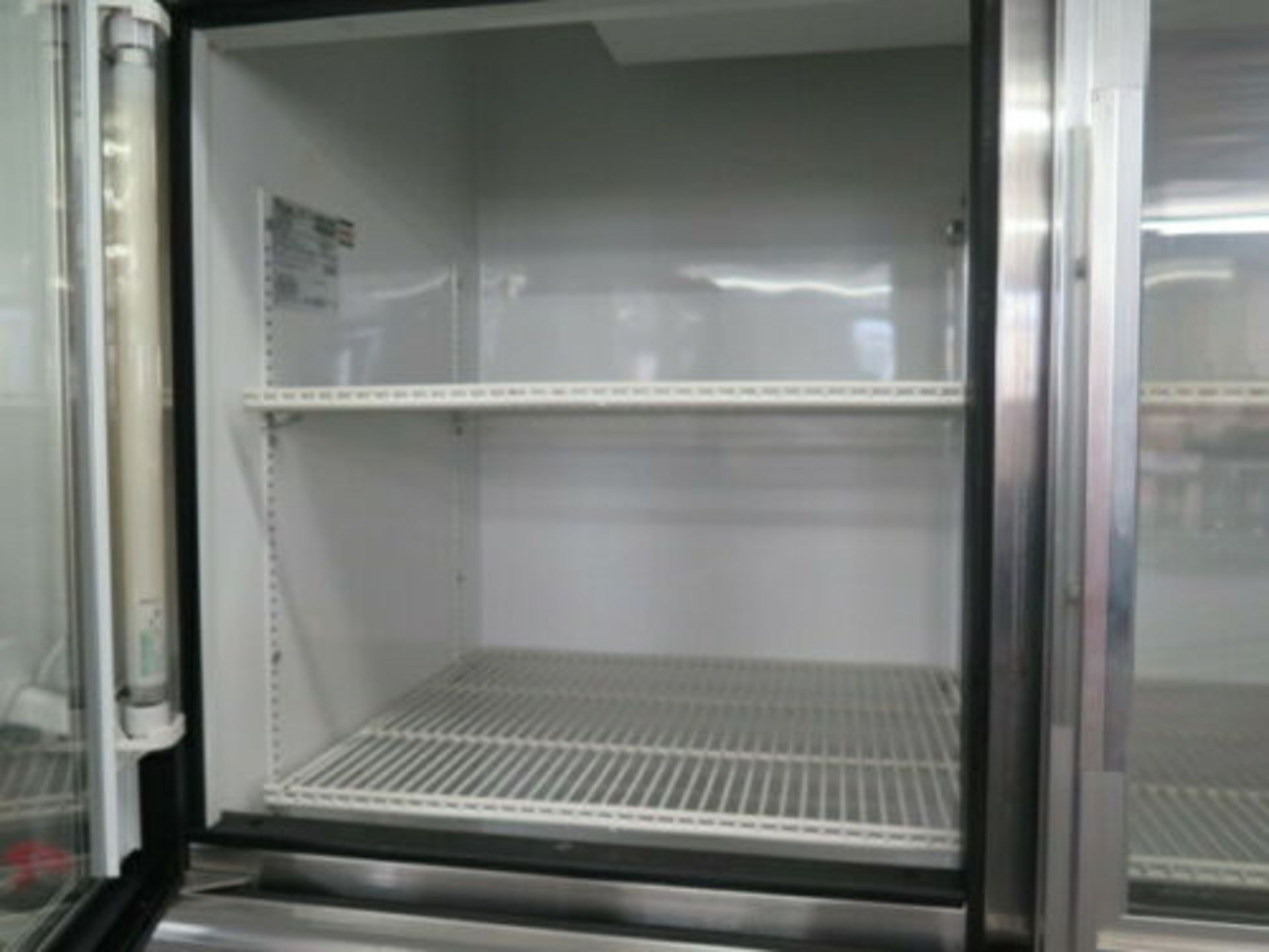 True Mfg. mdl. T-72G-6 6-Door Stainless Steel and Glass Industrial Refrigerator s/n 1-4583449 - Image 5 of 9