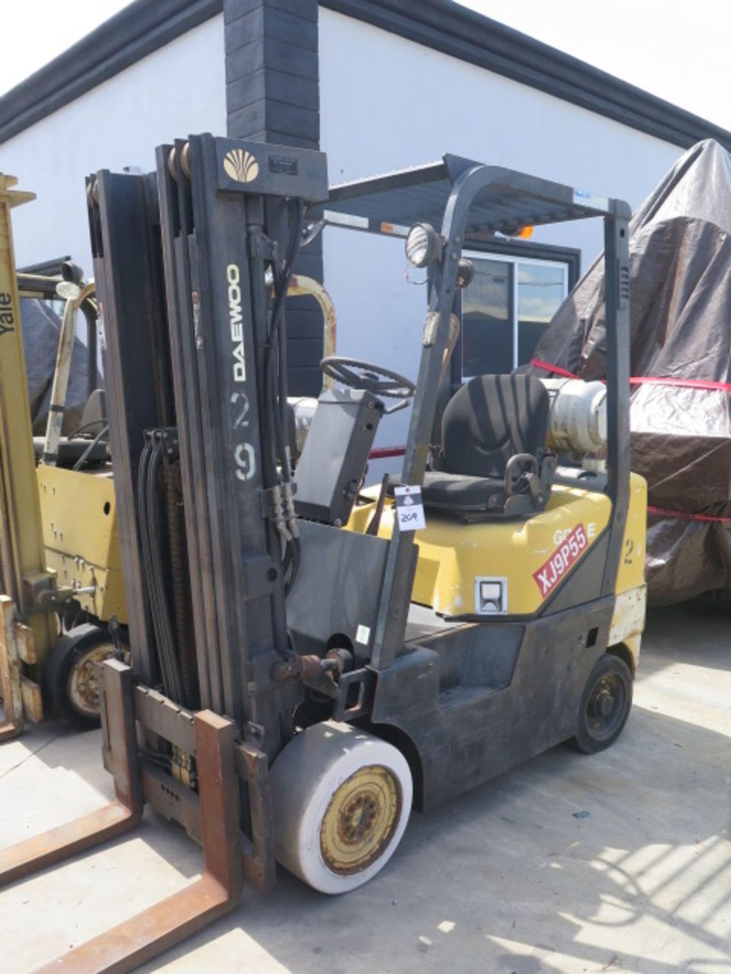 Daewoo GC25E-3 5000 Lb Cap LPG Forklift s/n CV-00847 w/ 3-Stage Mast, 186" Lift Height, Cushion