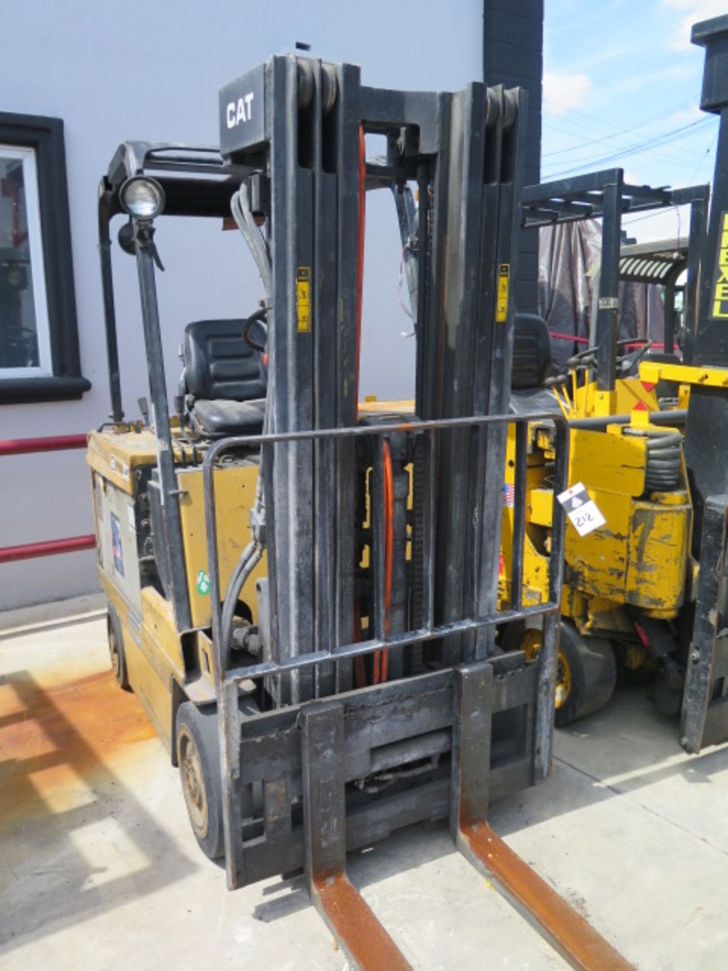 Caterpillar M500SA 4600 Lb Cap Electric Forklift s/n 85C675 w/ 3-Stage Mast, 188" Lift Height, - Image 4 of 11