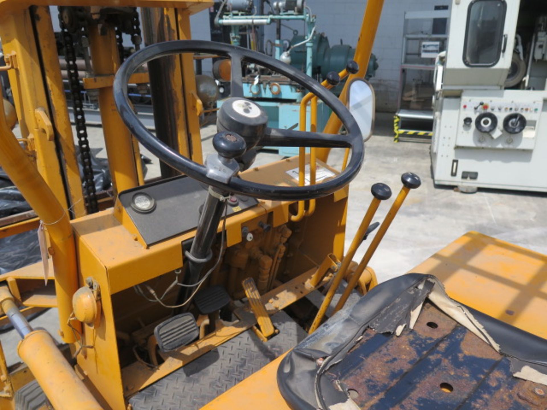 Komatsu FG25-6 5000 Ln Cap LPG Forklift s/n 70623 w/ 2-Stage Mast, Pneumatic Yard Tires - Image 10 of 13