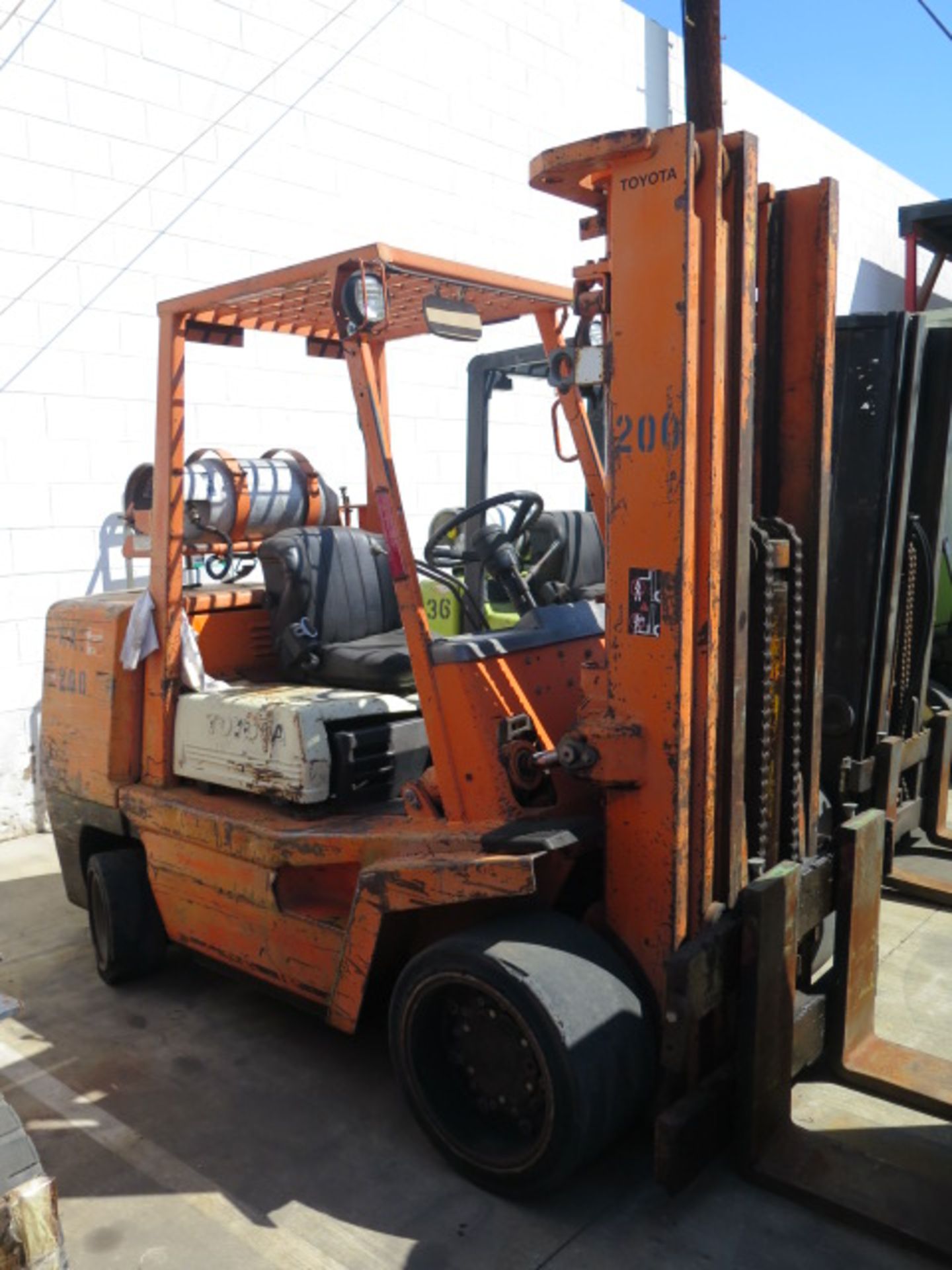 Toyota FGC45 10,000 Lb Cap LPG Forklift s/n FGC45-11200 w/ 3-Stage Mast 169" Lift Height, Cushion - Image 2 of 11