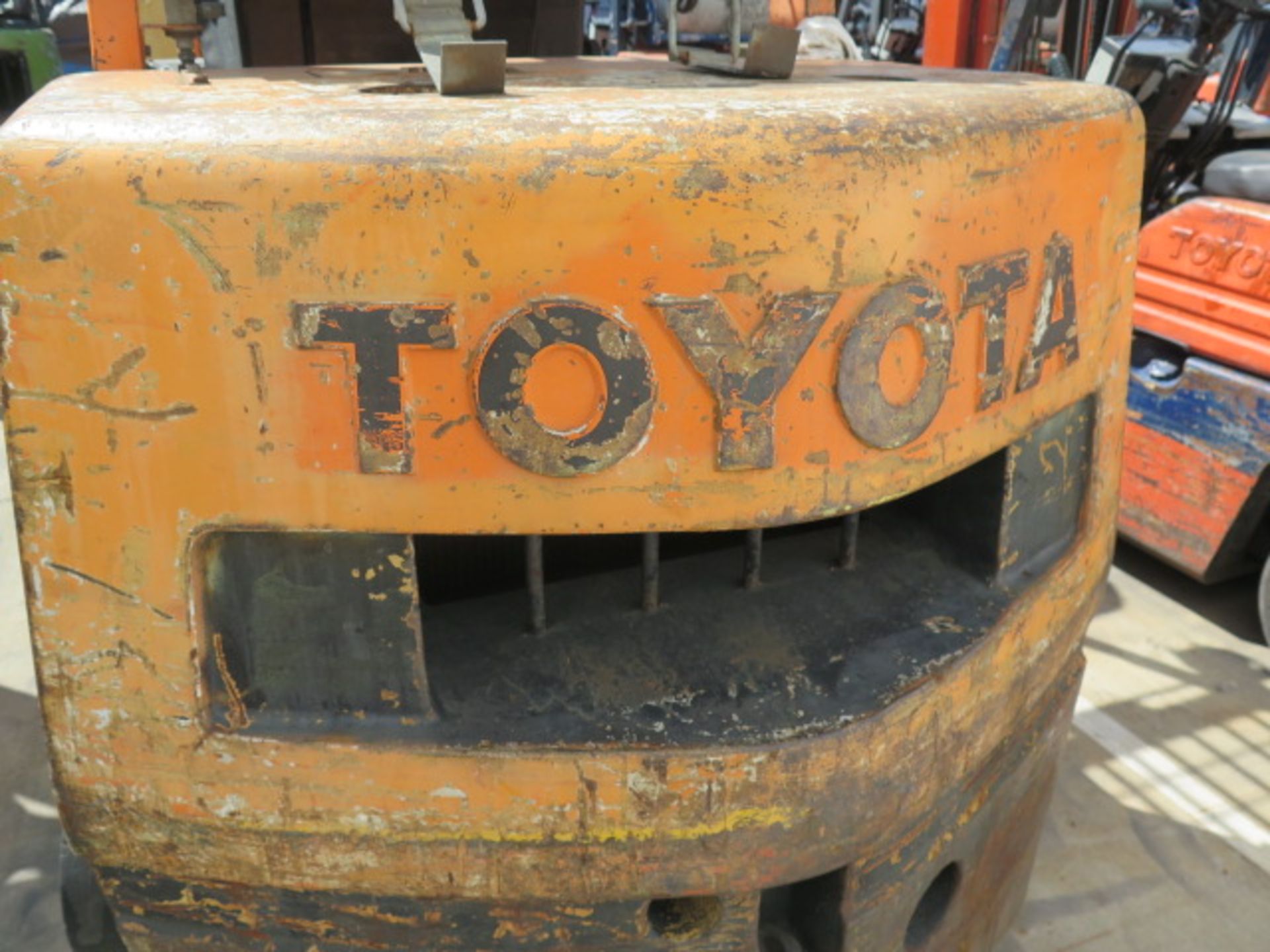 Toyota FGC45 10,000 Lb Cap LPG Forklift s/n FGC45-11200 w/ 3-Stage Mast 169" Lift Height, Cushion - Image 3 of 11