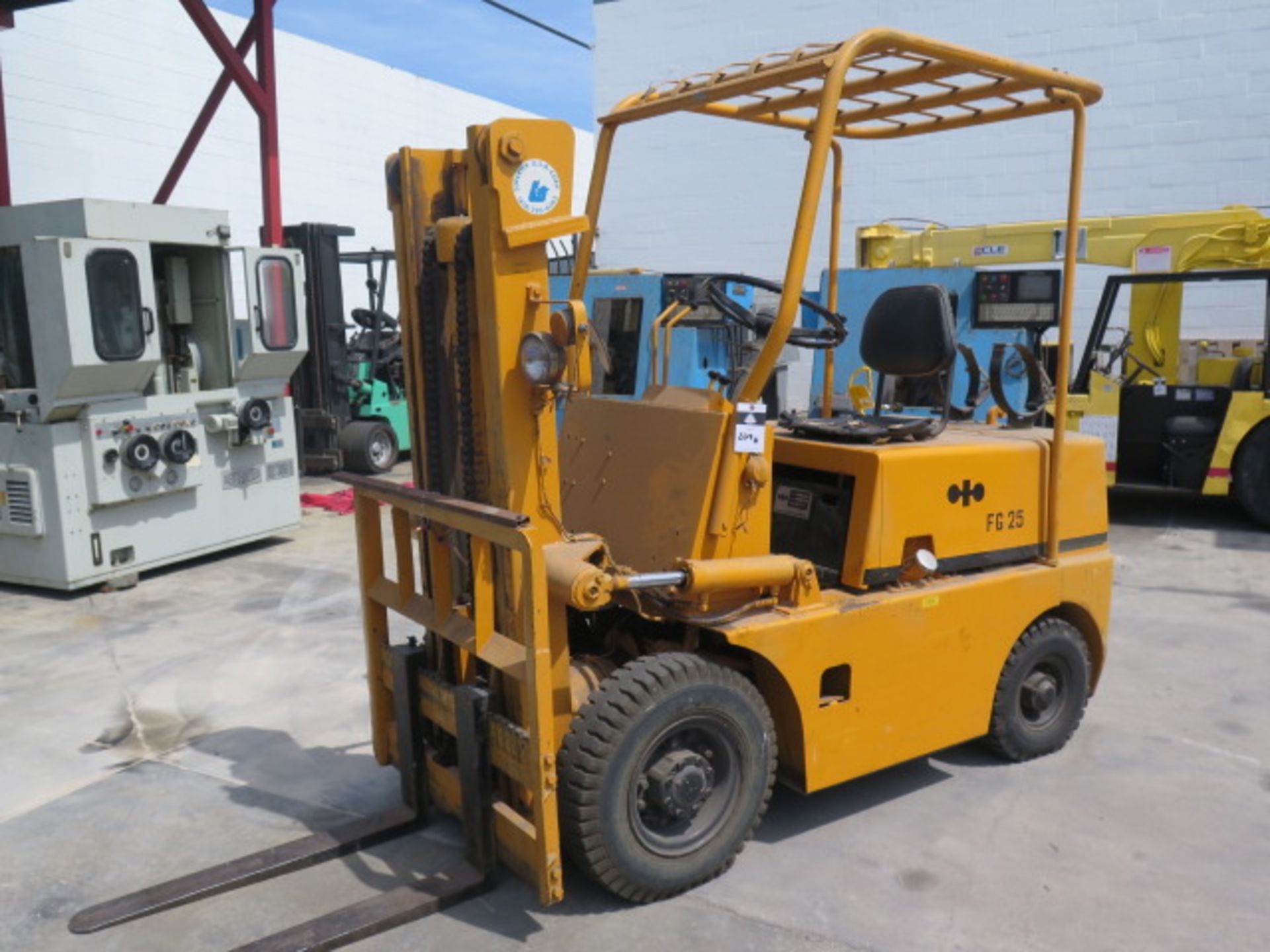 Komatsu FG25-6 5000 Ln Cap LPG Forklift s/n 70623 w/ 2-Stage Mast, Pneumatic Yard Tires