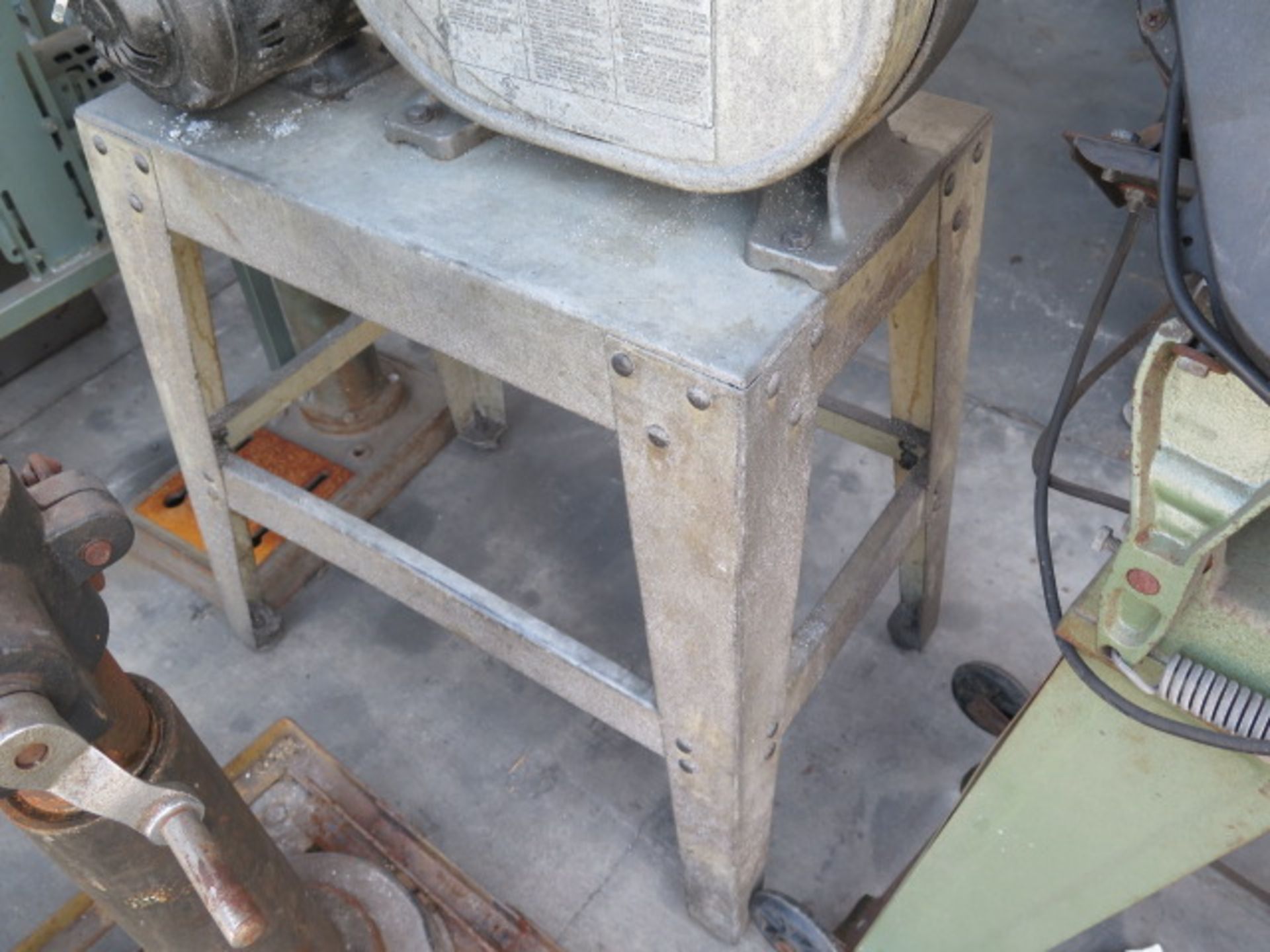 Rigid 13" Vertical Band Saw w/ Stand - Image 5 of 5