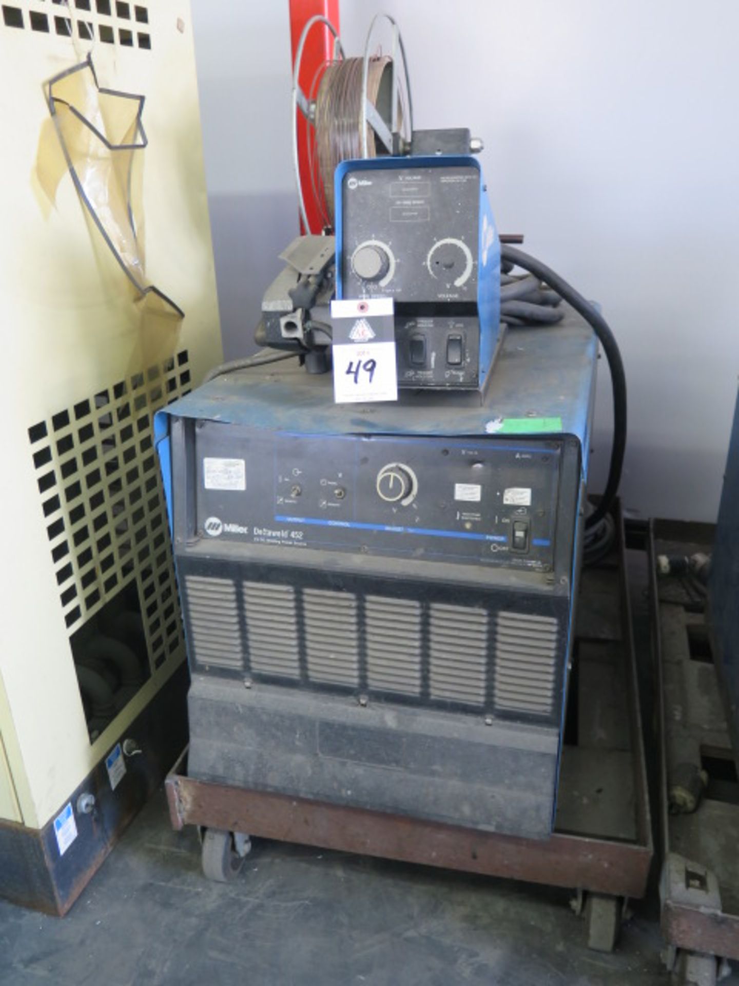 Miller Deltaweld 452 CV-DC Arc welding Power Source s/n LJ210123C w/ Miller 70-Series Wire Feeder