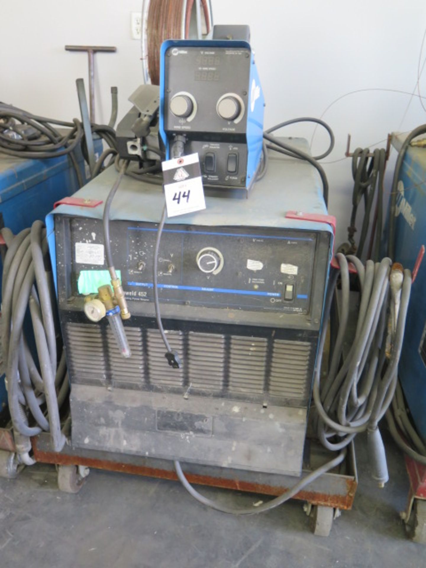 Miller Deltaweld 452 CV-DC Arc welding Power Source s/n LJ130314C w/ Miller 70-Series Wire Feeder