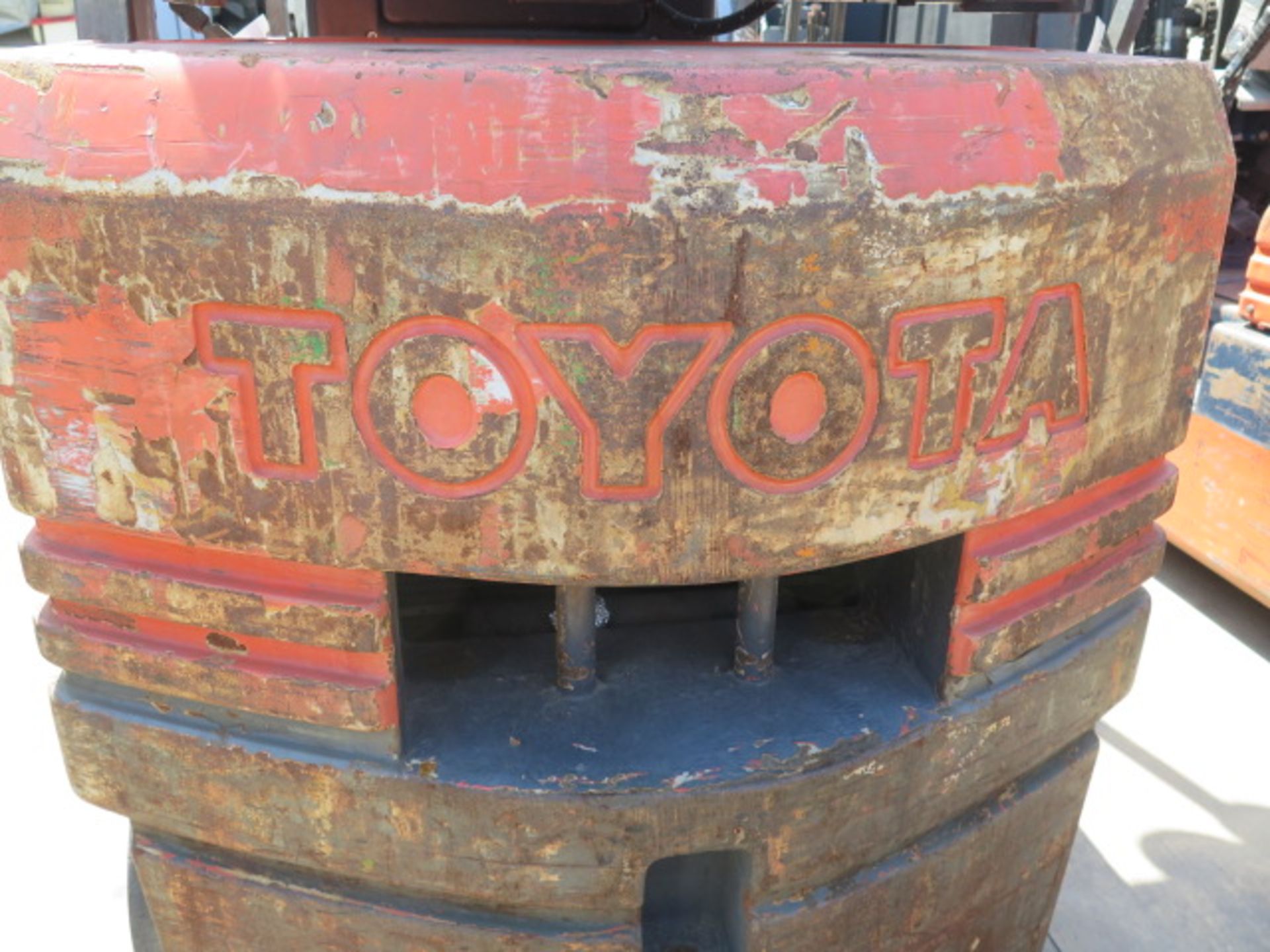 Toyota 5FGC25 5000 Lb Cap LPG Forklift s/n 85256 w/ 3-Stage Mast, 185" Lift Height, Cushion Tires, - Image 4 of 12