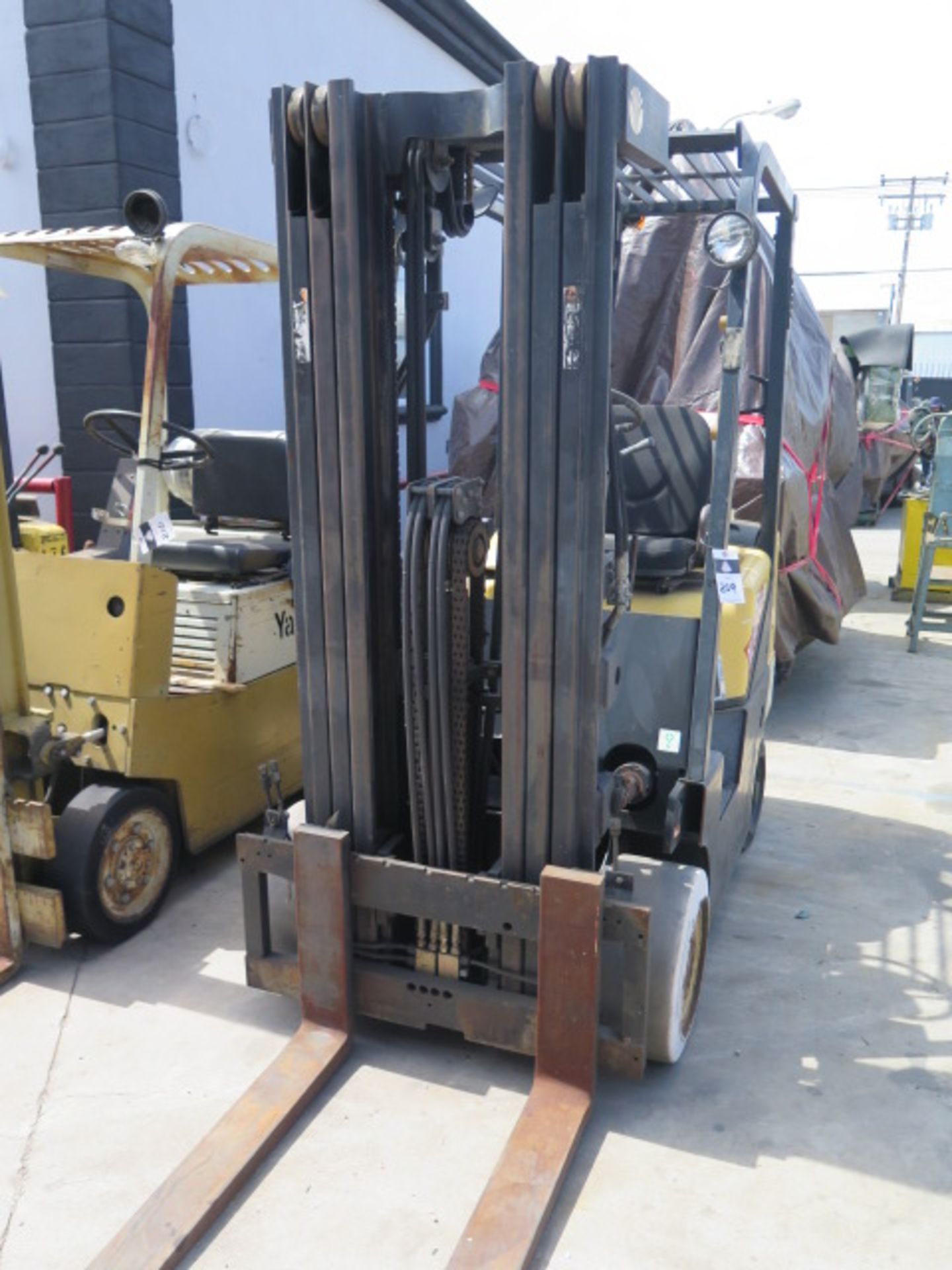 Daewoo GC25E-3 5000 Lb Cap LPG Forklift s/n CV-00847 w/ 3-Stage Mast, 186" Lift Height, Cushion - Image 5 of 11