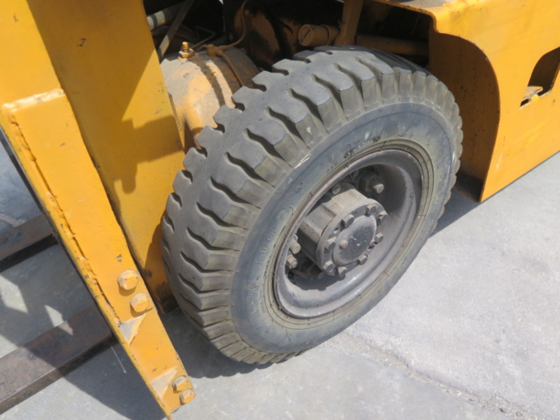 Komatsu FG25-6 5000 Ln Cap LPG Forklift s/n 70623 w/ 2-Stage Mast, Pneumatic Yard Tires - Image 8 of 13