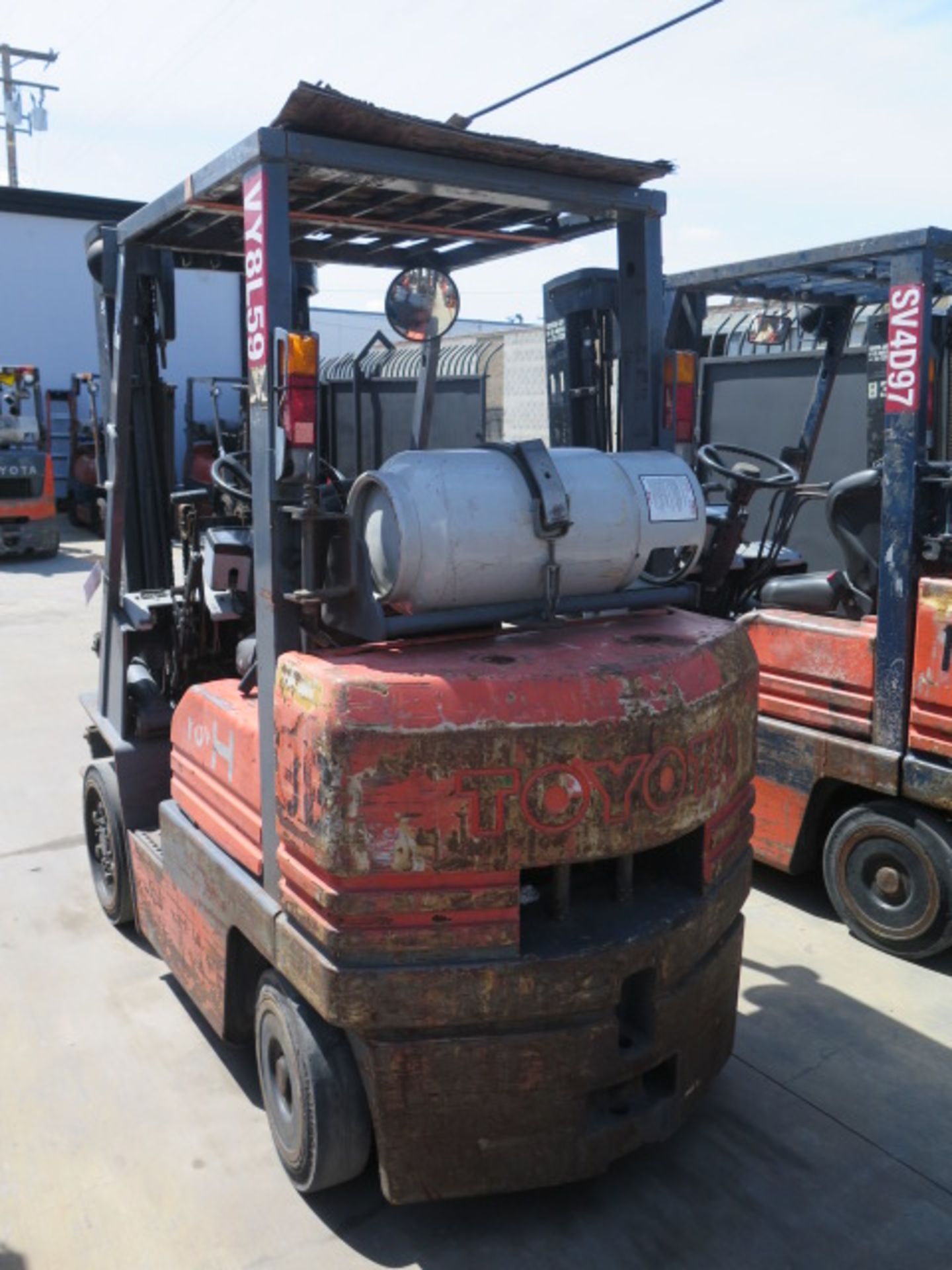 Toyota 5FGC25 5000 Lb Cap LPG Forklift s/n 85256 w/ 3-Stage Mast, 185" Lift Height, Cushion Tires, - Image 3 of 12