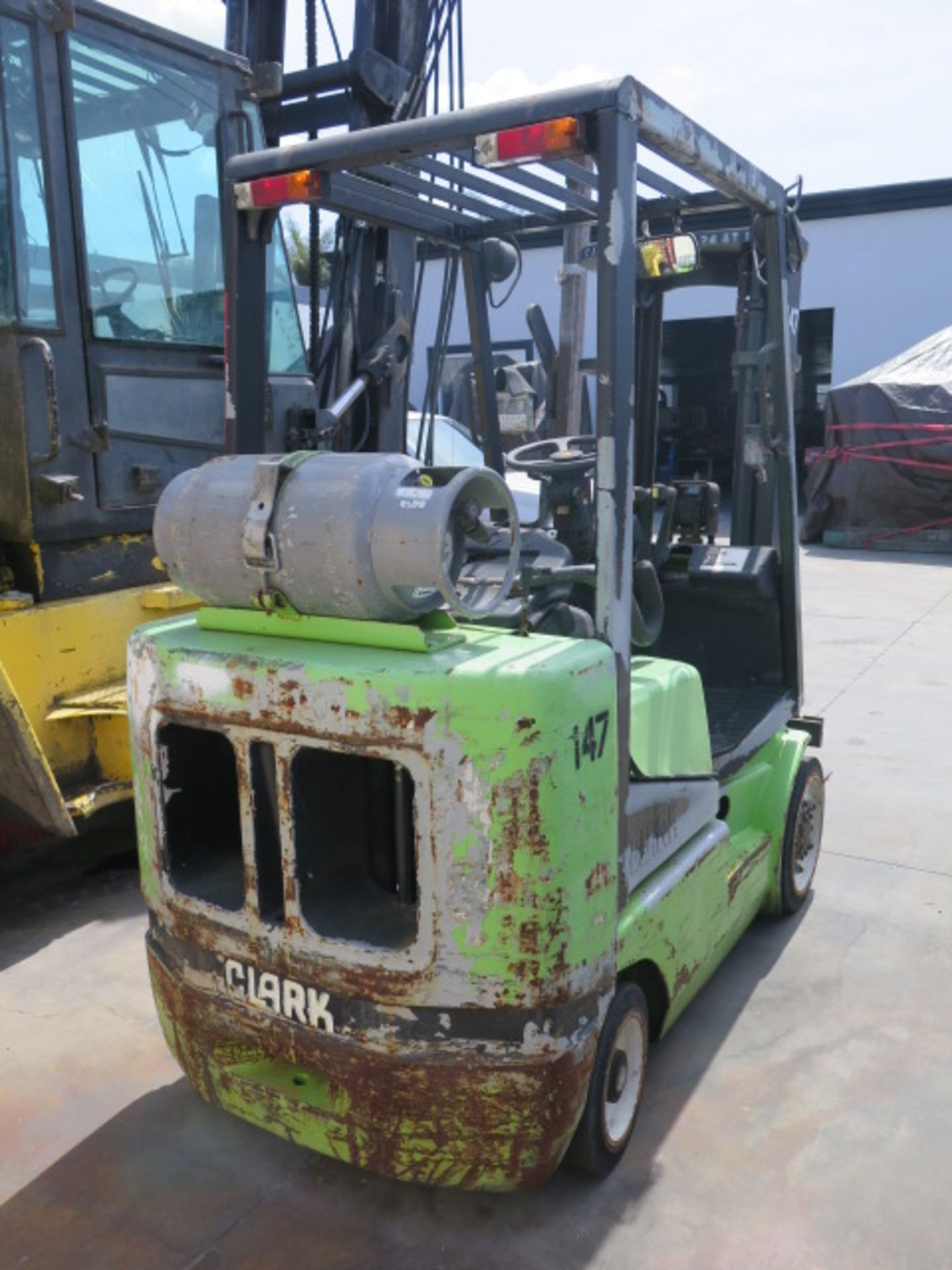 Clark CGC25 5000 Lb Cap LPG Forklift s/n C365L-0615-9516FB w/ 3-Stage Mast, 189” Lift Height, - Image 2 of 11