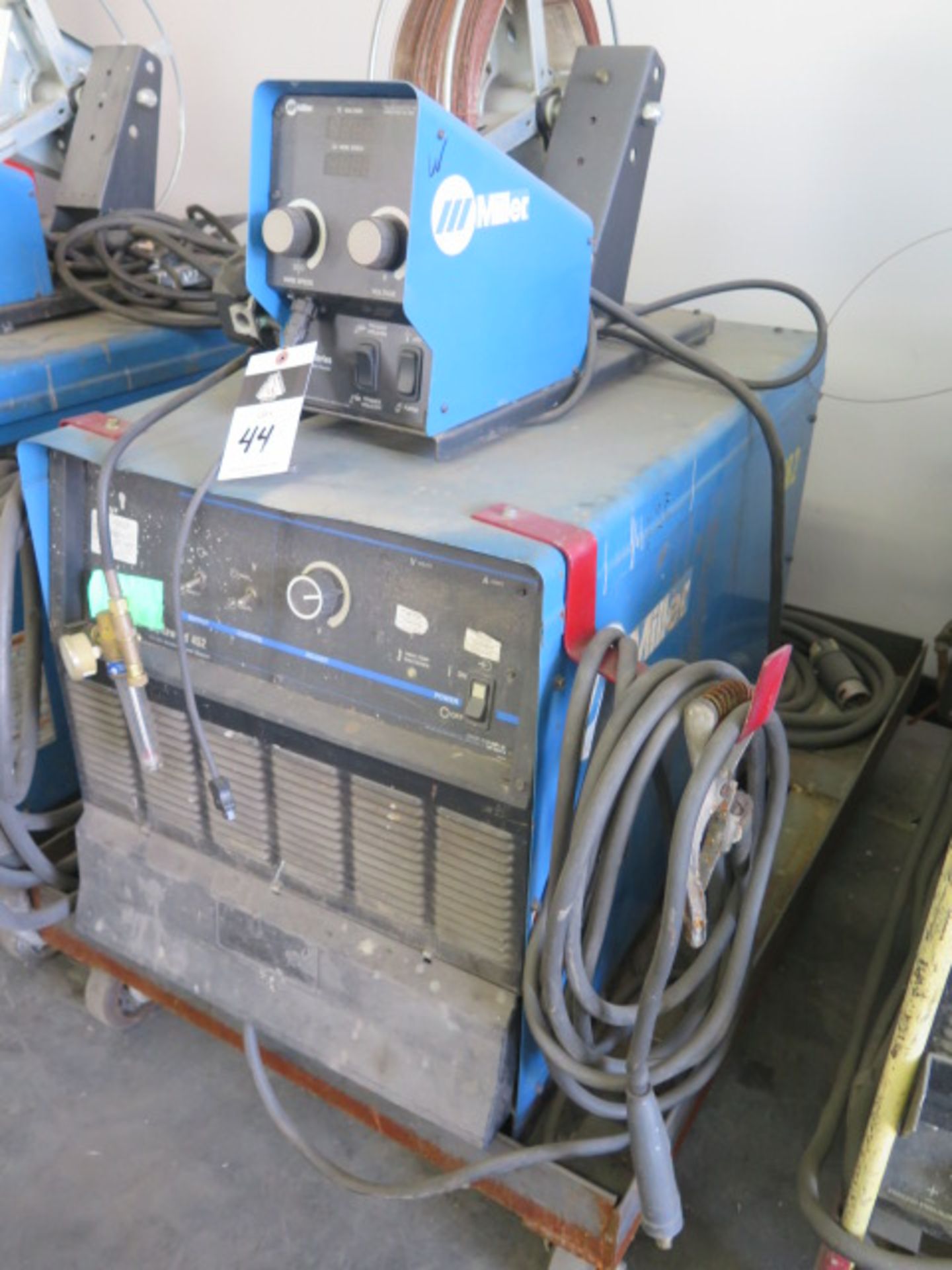 Miller Deltaweld 452 CV-DC Arc welding Power Source s/n LJ130314C w/ Miller 70-Series Wire Feeder - Image 2 of 8