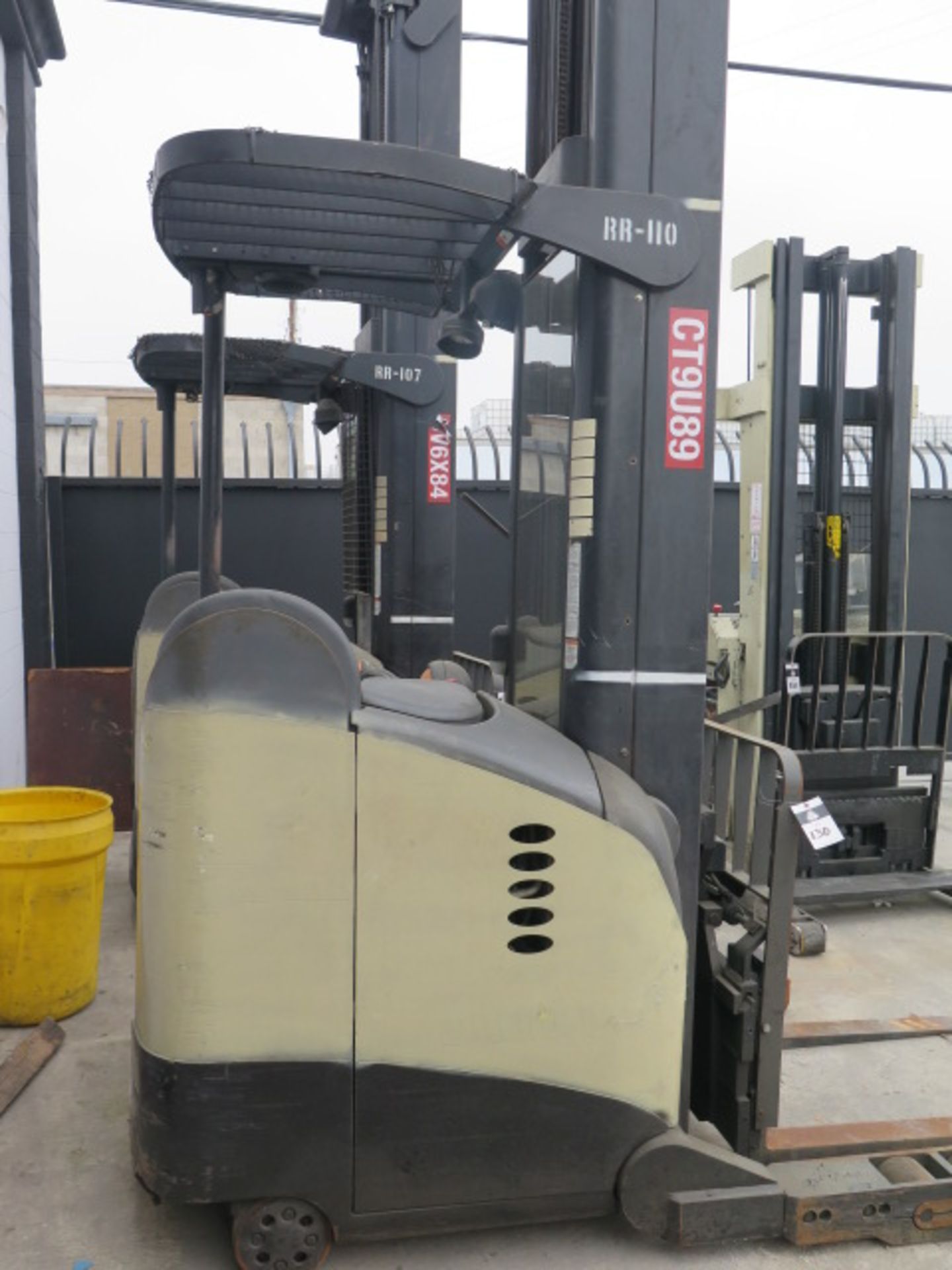 Crown RR5060S-45 4500 Lb Cap Stand-In Electric Narrow Aisle Single Reach Forklift, SOLD AS IS - Image 4 of 12