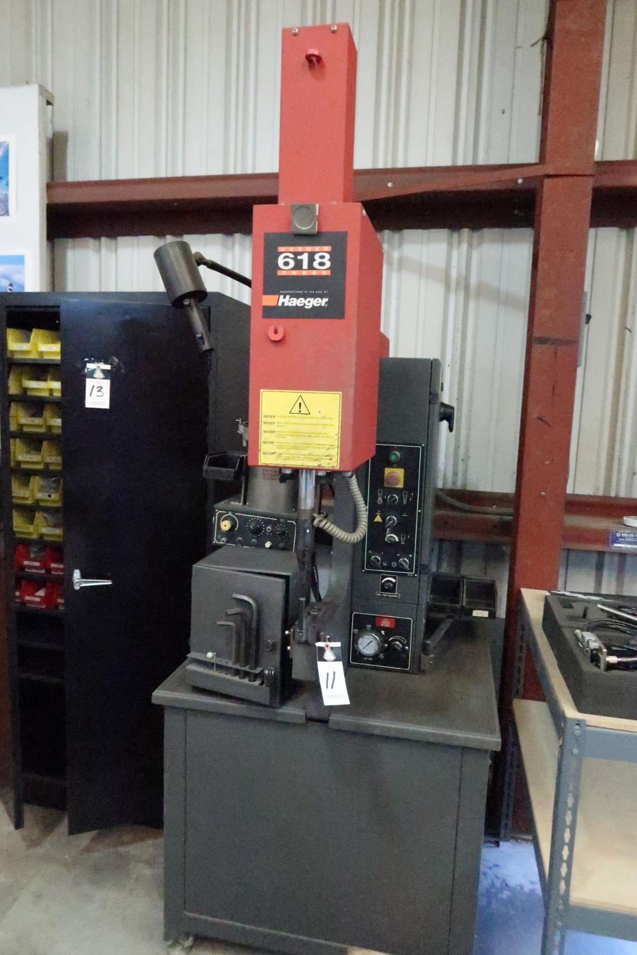 2000 Haegar 618 hyd insertion press with Auto feed bowl. This Item is Sold AS IS with No Warranty. - Image 3 of 8