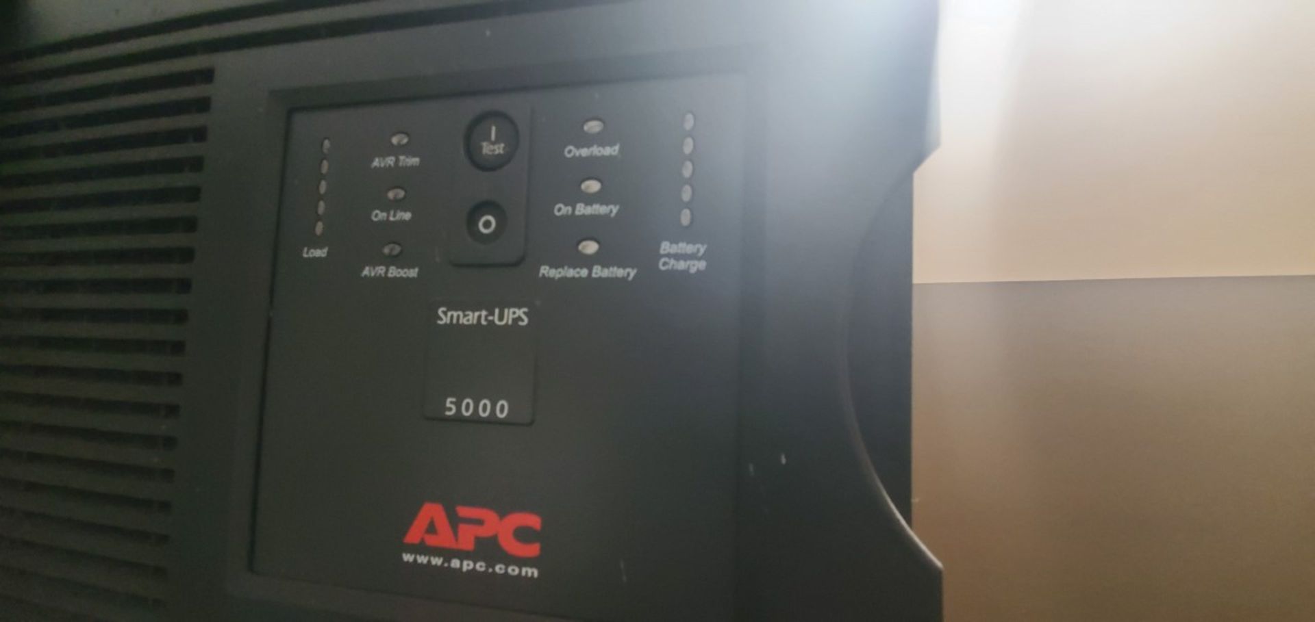 APC Smart-UPS 5000VA 208V Rackmount/Tower - Image 3 of 4