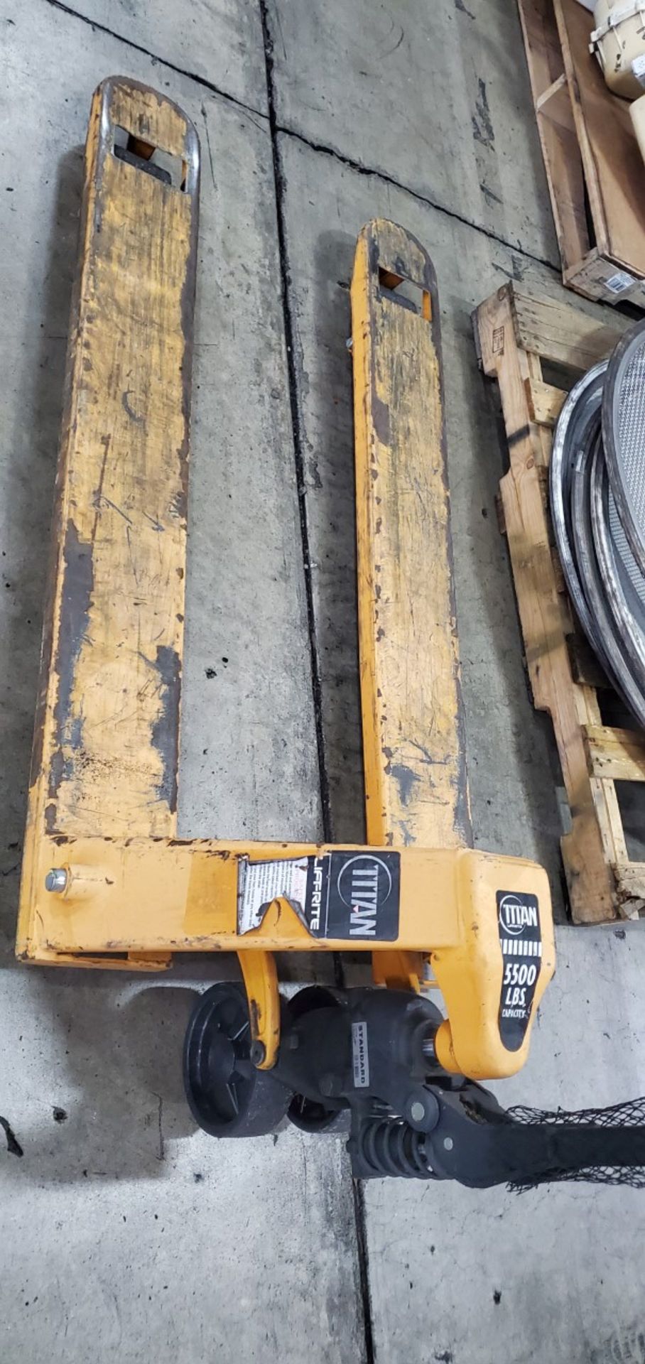 Titan Liftrite Pallet Jack - Image 2 of 3