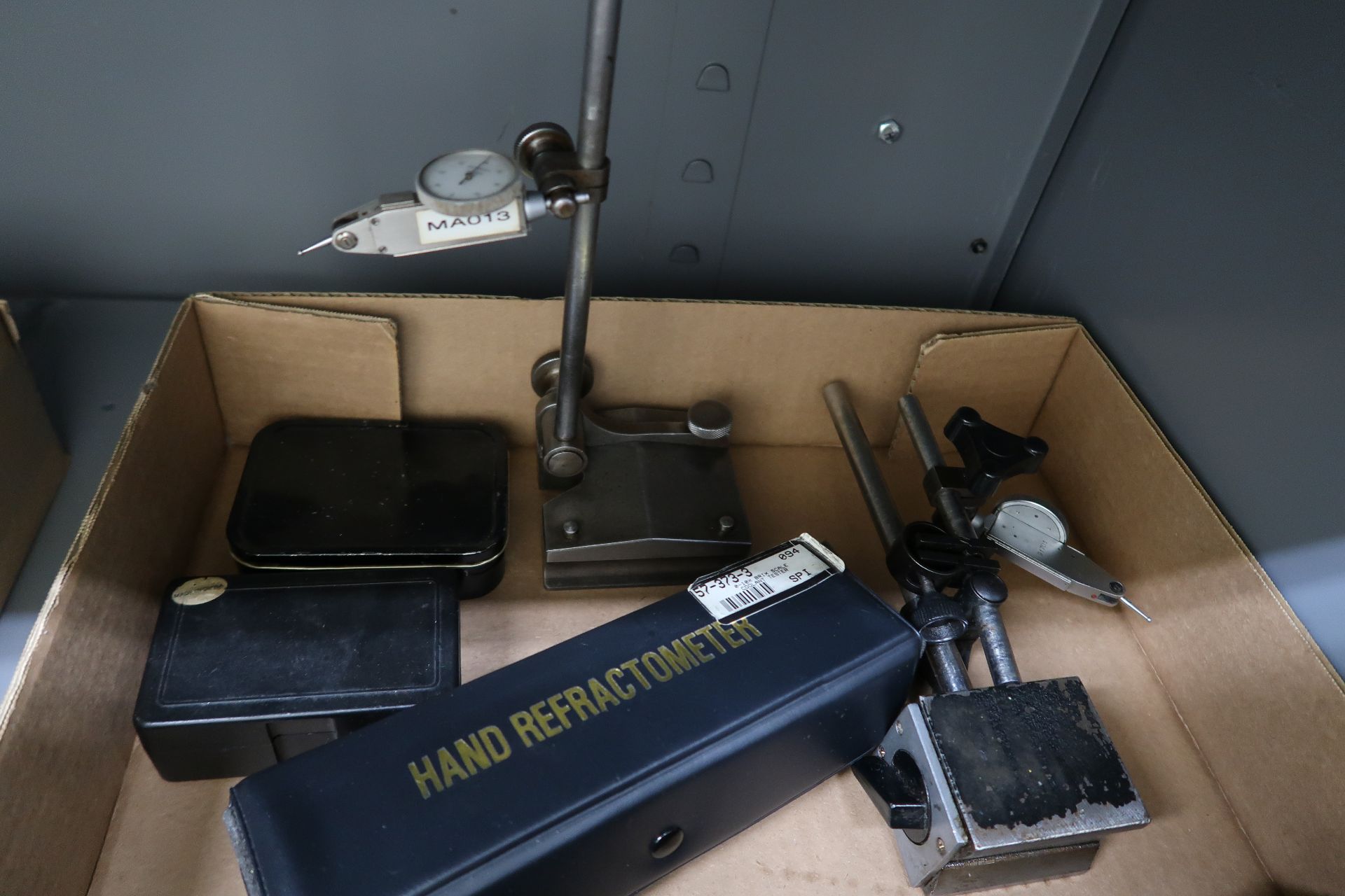 Indicator Stand, Magnetic Indicator Bases and Refractometer - Image 2 of 2