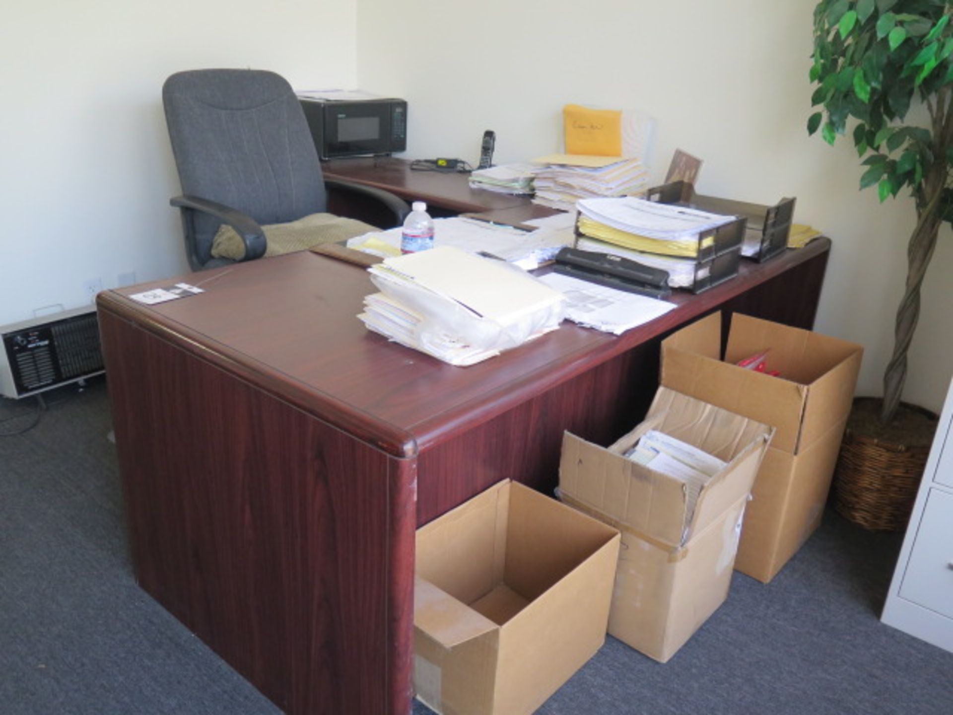 Desk (NO CONTENTS) - Image 2 of 2