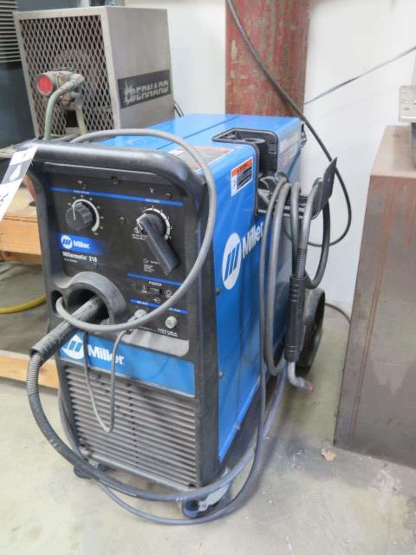 Miller Millermatic 200 Wire Welder s/n LF085483, SOLD AS IS AND NO WARRANTY - Image 2 of 5