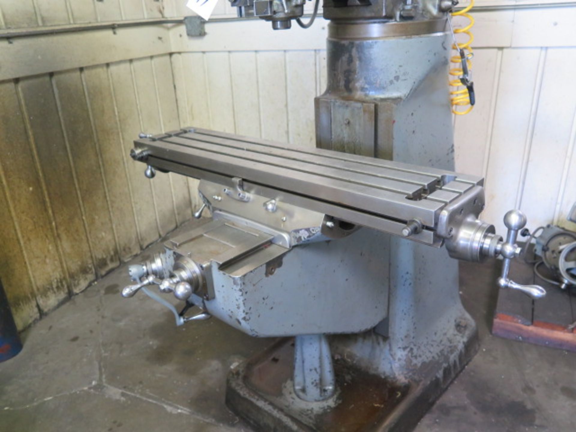 Bridgeport Vertical Mill s/n 63914 w/ 1Hp Motor, 80-2720 RPM, 8-Speeds, 9” x 42” Table (SOLD AS-IS - - Image 4 of 7