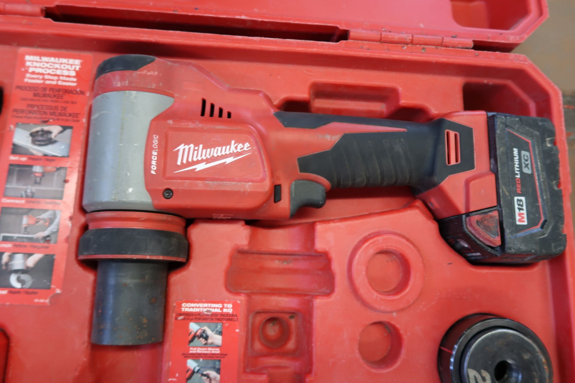 Milwaukee 10 Ton Cordless Knockout Punch Tool w/ Battery and Charger (SOLD AS-IS - NO WARRANTY) - Image 3 of 5