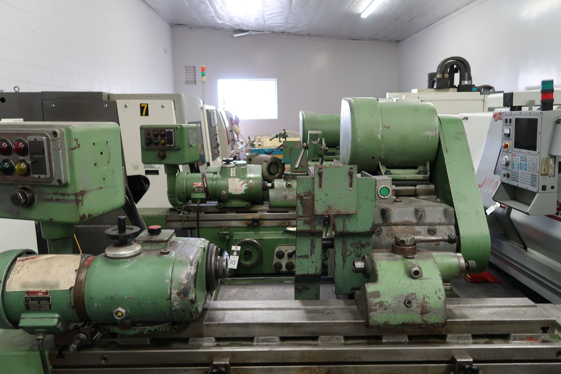 Tschudin HTG400 8” x 24” Cyl Grinder s/n 691302 w/ Motorized 5C Work Head, Tailstock, SOLD AS IS - Image 4 of 9