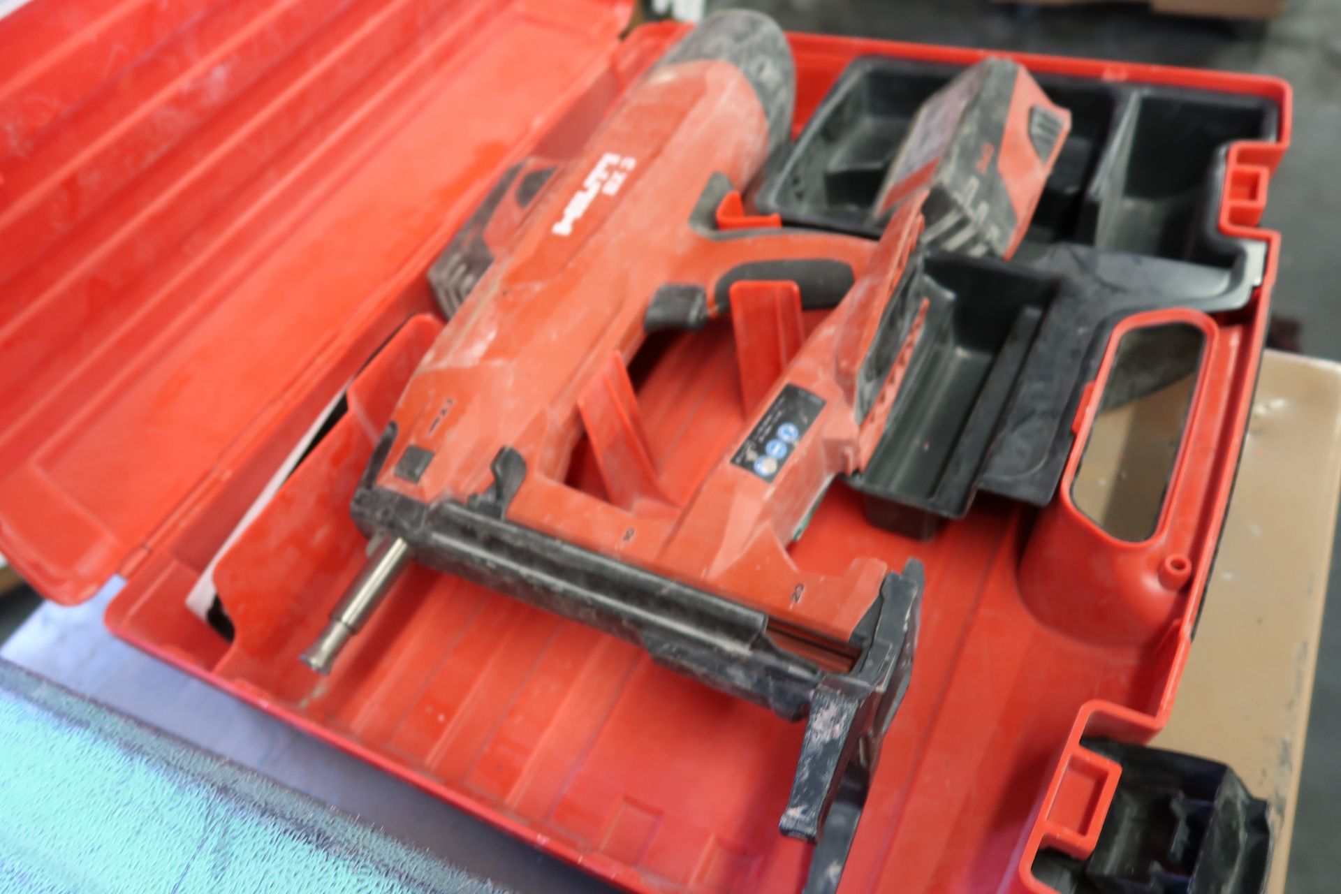 Hilti BX-3 Cordless Concrete Hailer and DX-35 Shot Nailer (SOLD AS-IS - NO WARRANTY) - Image 4 of 5