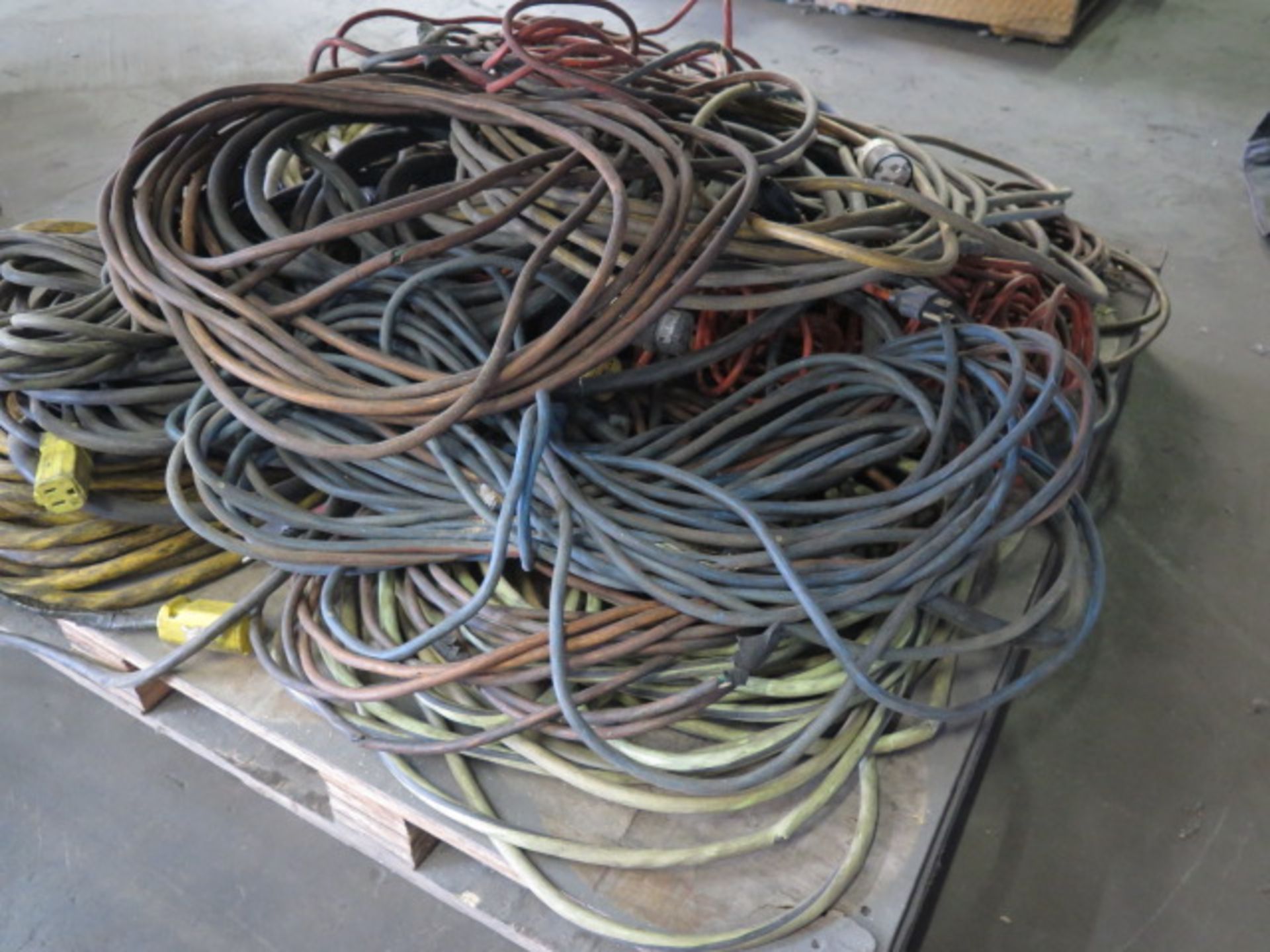 Extension Cords (SOLD AS-IS - NO WARRANTY) - Image 4 of 4