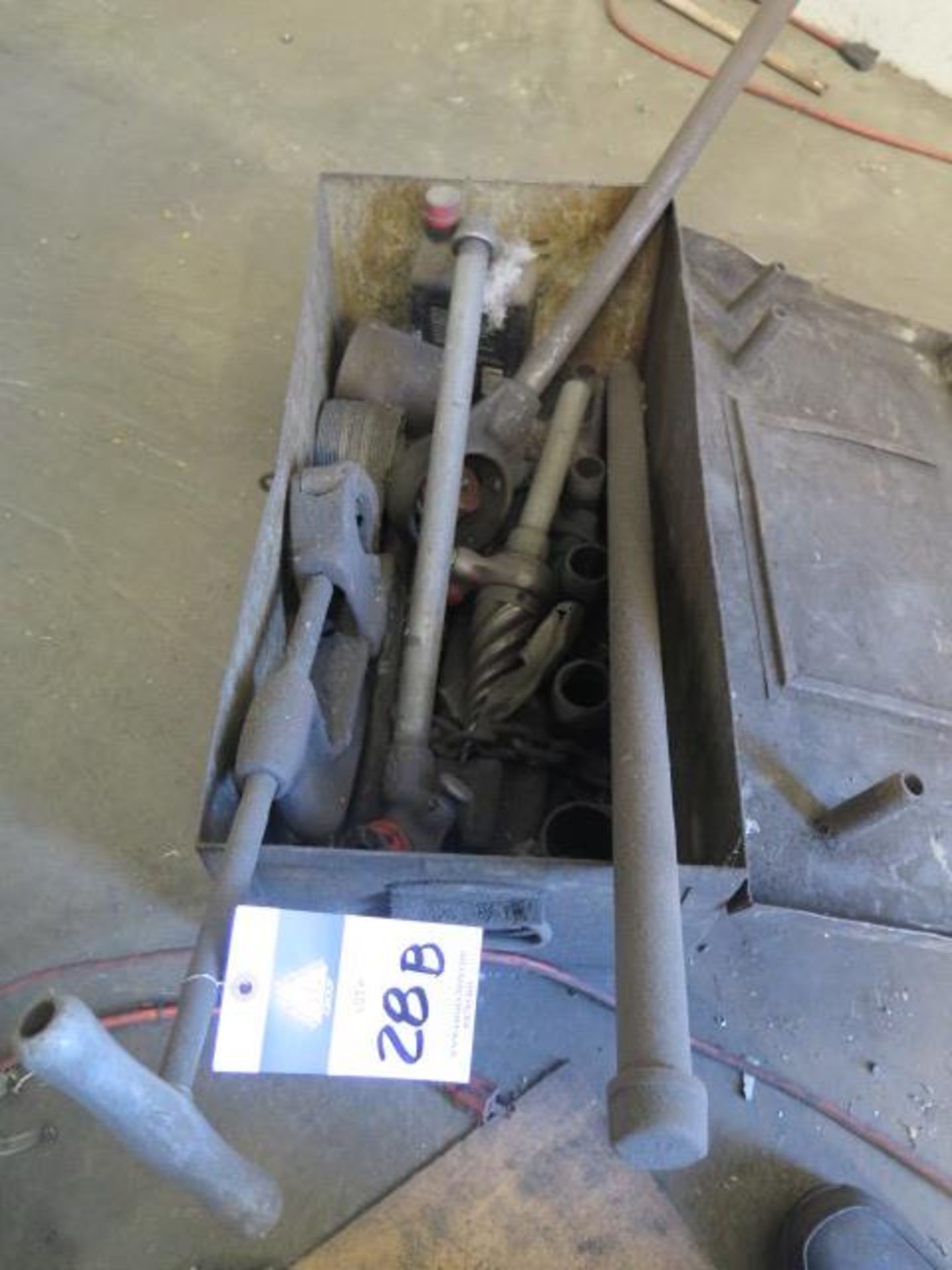 Rigid 300 Pipe Threader w/ Dies and Acces (SOLD AS-IS - NO WARRANTY) - Image 6 of 7