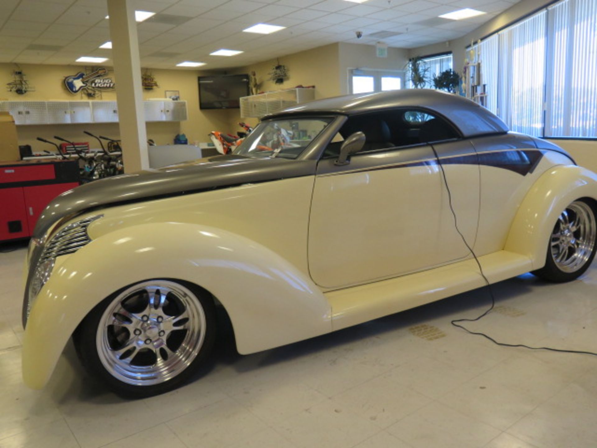 1939 Ford Convertible Street Rod Lisc# 6MDJ392 w/ Ford 289 Engine, Auto Trans, Fiberglass Body - Image 5 of 38