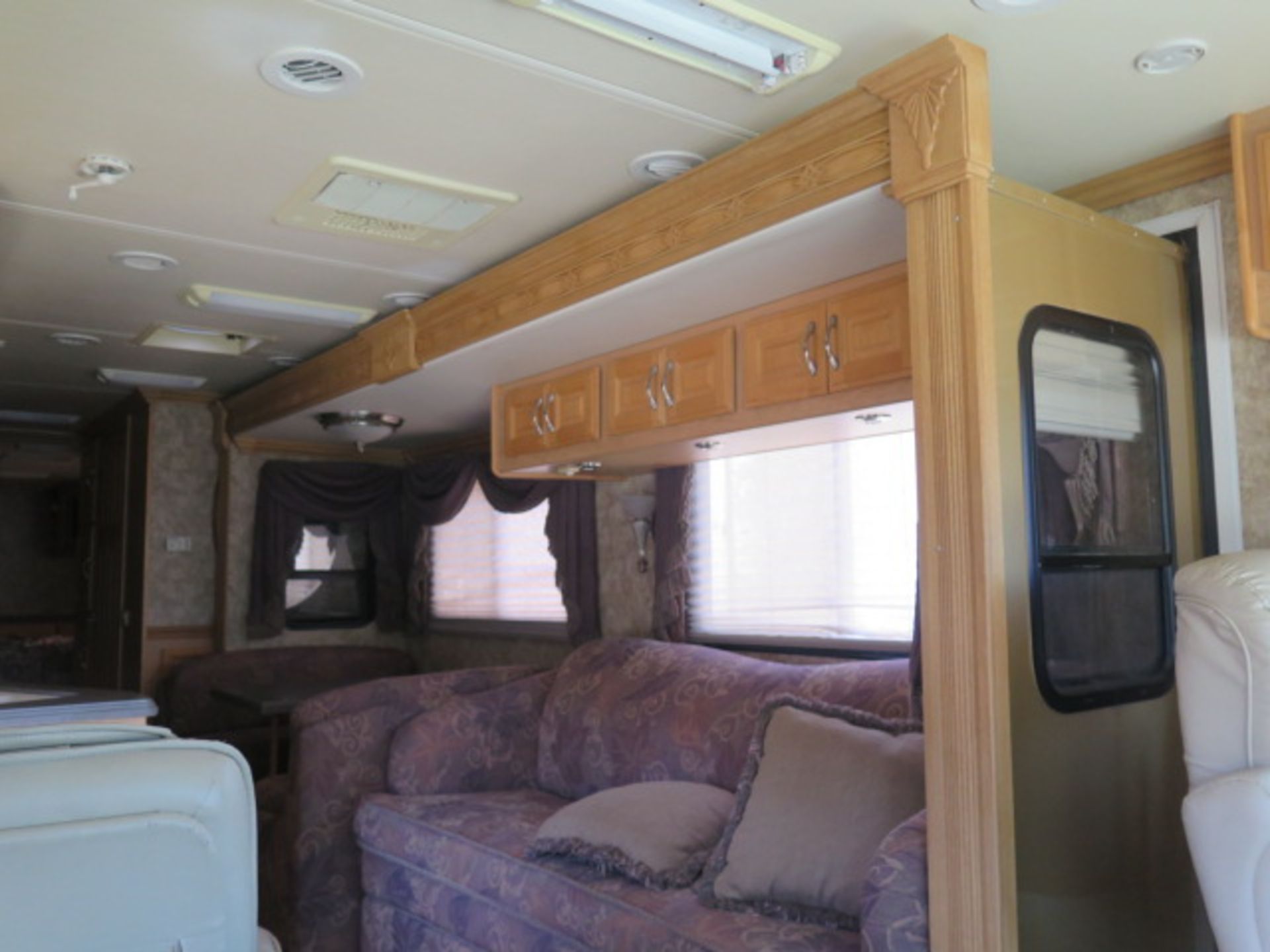 2006 Cross Country SE mdl. 376DS 37.5’ Diesel Pusher Motorhome Lisc# 6FEB565 w/ Freightliner - Image 23 of 41