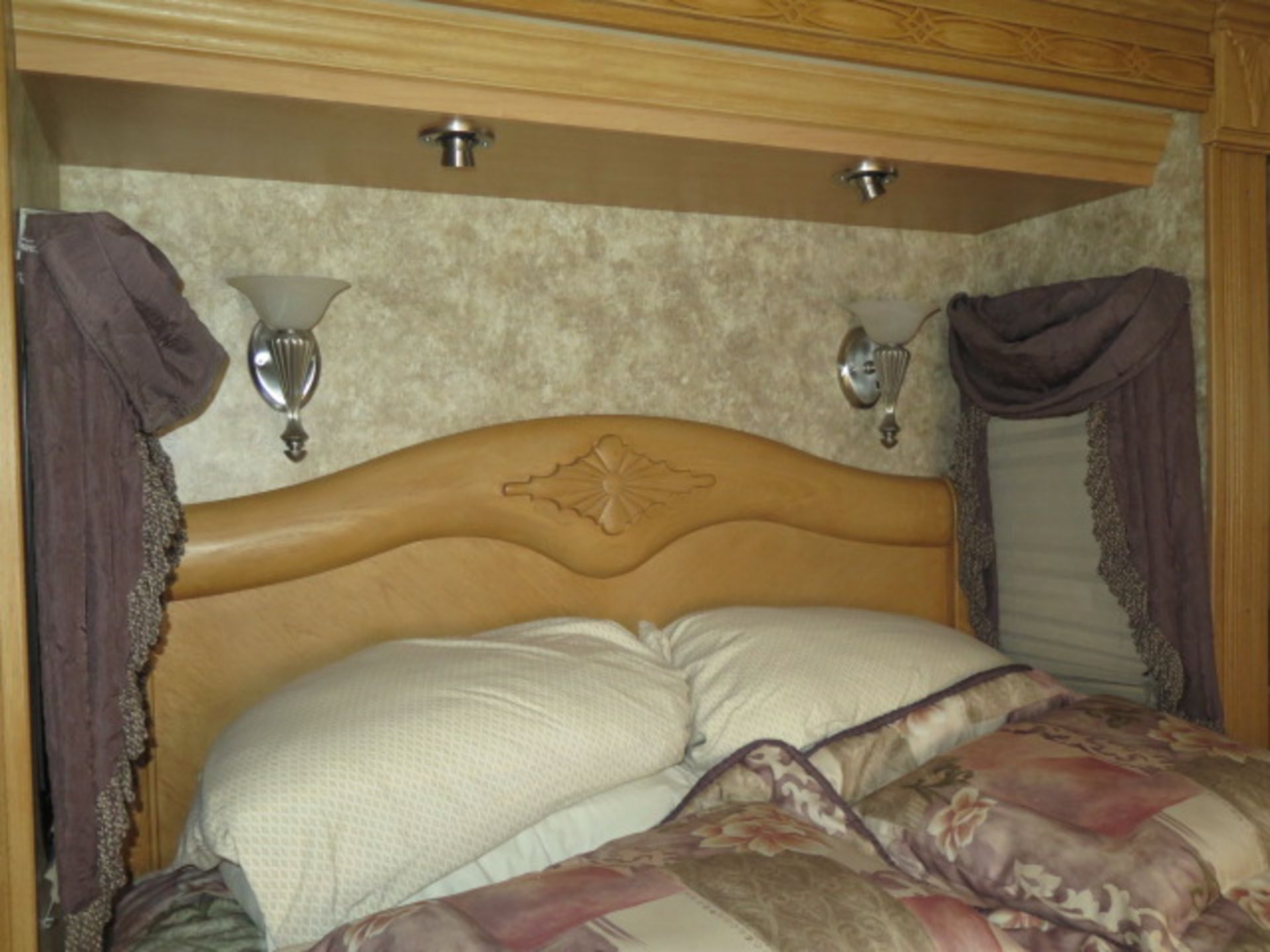 2006 Cross Country SE mdl. 376DS 37.5’ Diesel Pusher Motorhome Lisc# 6FEB565 w/ Freightliner - Image 36 of 41