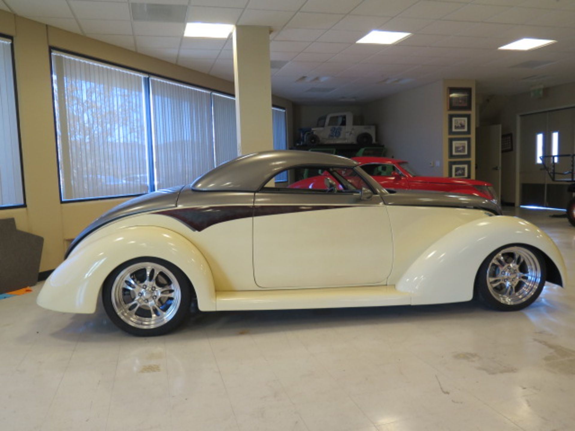 1939 Ford Convertible Street Rod Lisc# 6MDJ392 w/ Ford 289 Engine, Auto Trans, Fiberglass Body