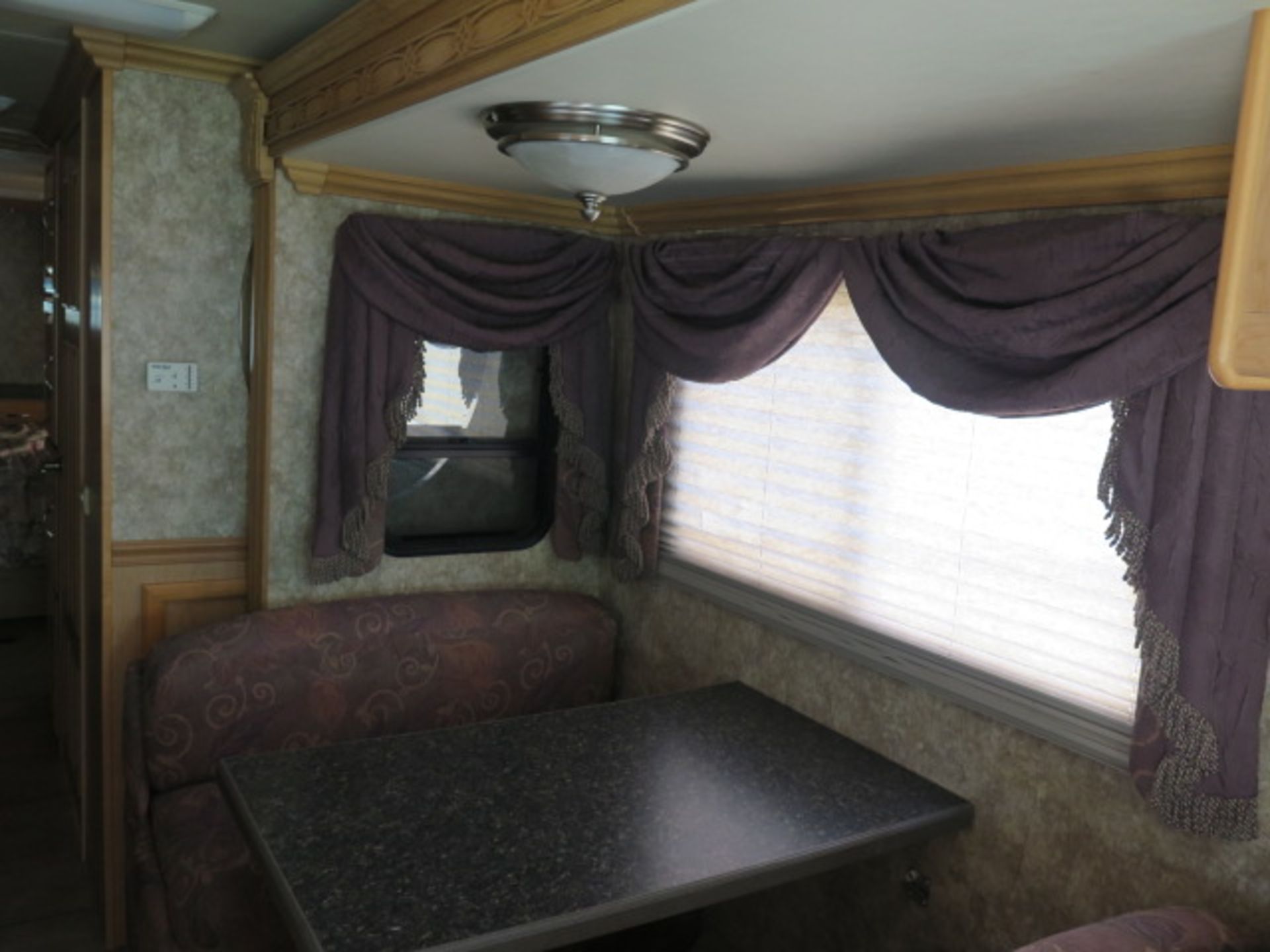 2006 Cross Country SE mdl. 376DS 37.5’ Diesel Pusher Motorhome Lisc# 6FEB565 w/ Freightliner - Image 26 of 41