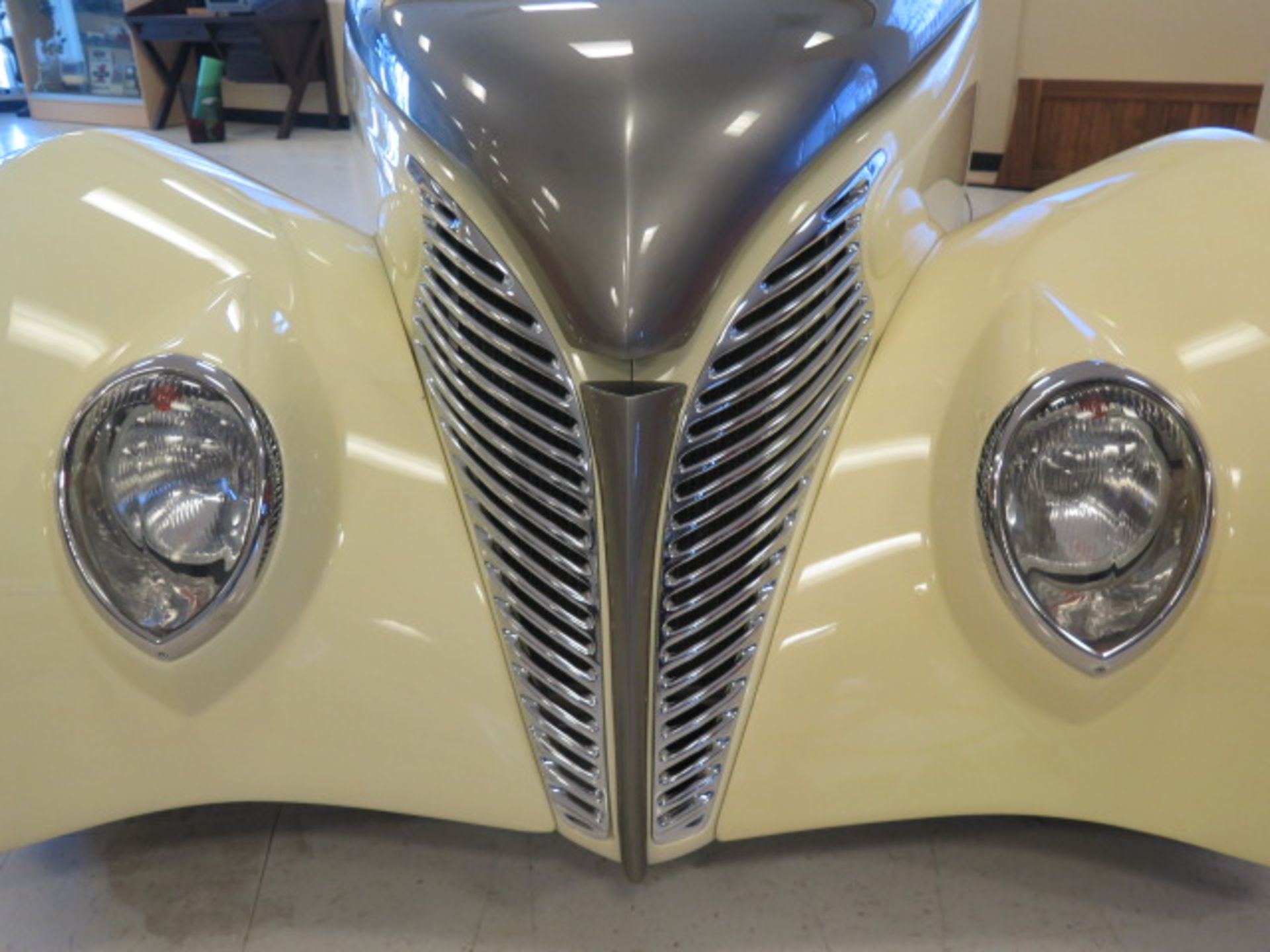 1939 Ford Convertible Street Rod Lisc# 6MDJ392 w/ Ford 289 Engine, Auto Trans, Fiberglass Body - Image 7 of 38